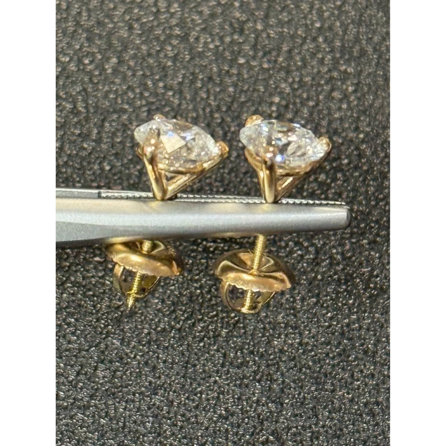 14k Yellow Gold 2.01 Total Weight Round Lab Grown Diamonds E Color VS1/VVS2 IGI