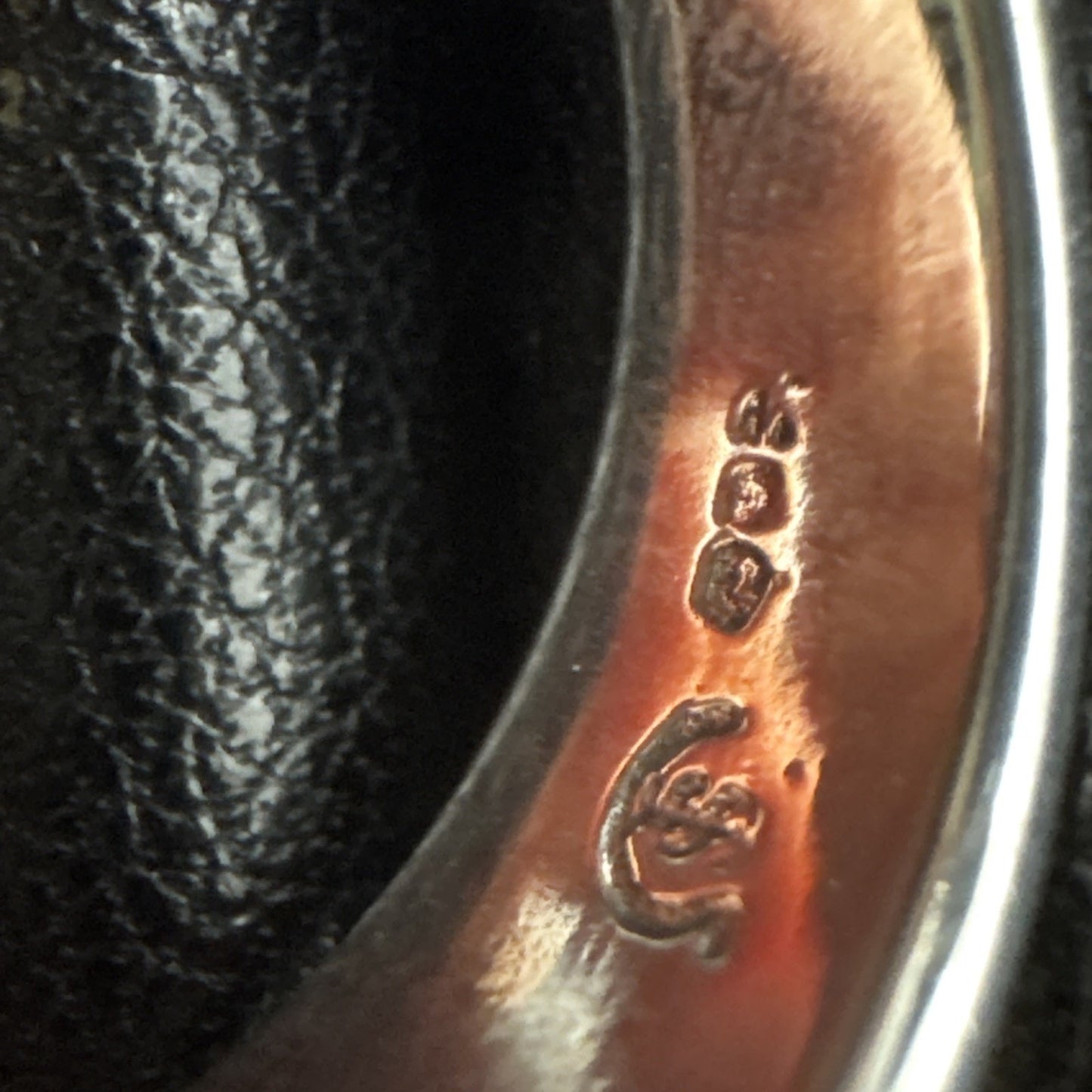 New Condition Sterling Silver Onyx Domed Signet Ring 925 Size 7