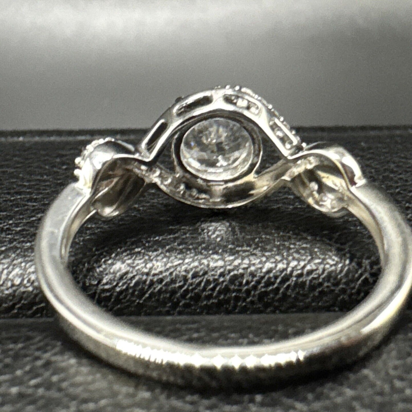 New Condition Sterling Silver White Sapphire Ring 925 Size 7