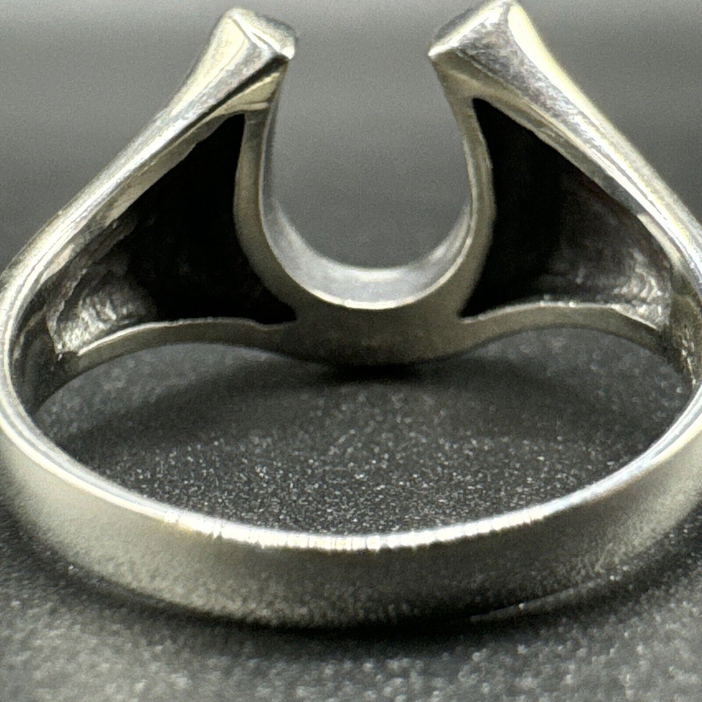 New Condition Sterling Silver Onyx Horseshoe Good Luck Ring 925 Size 9.5