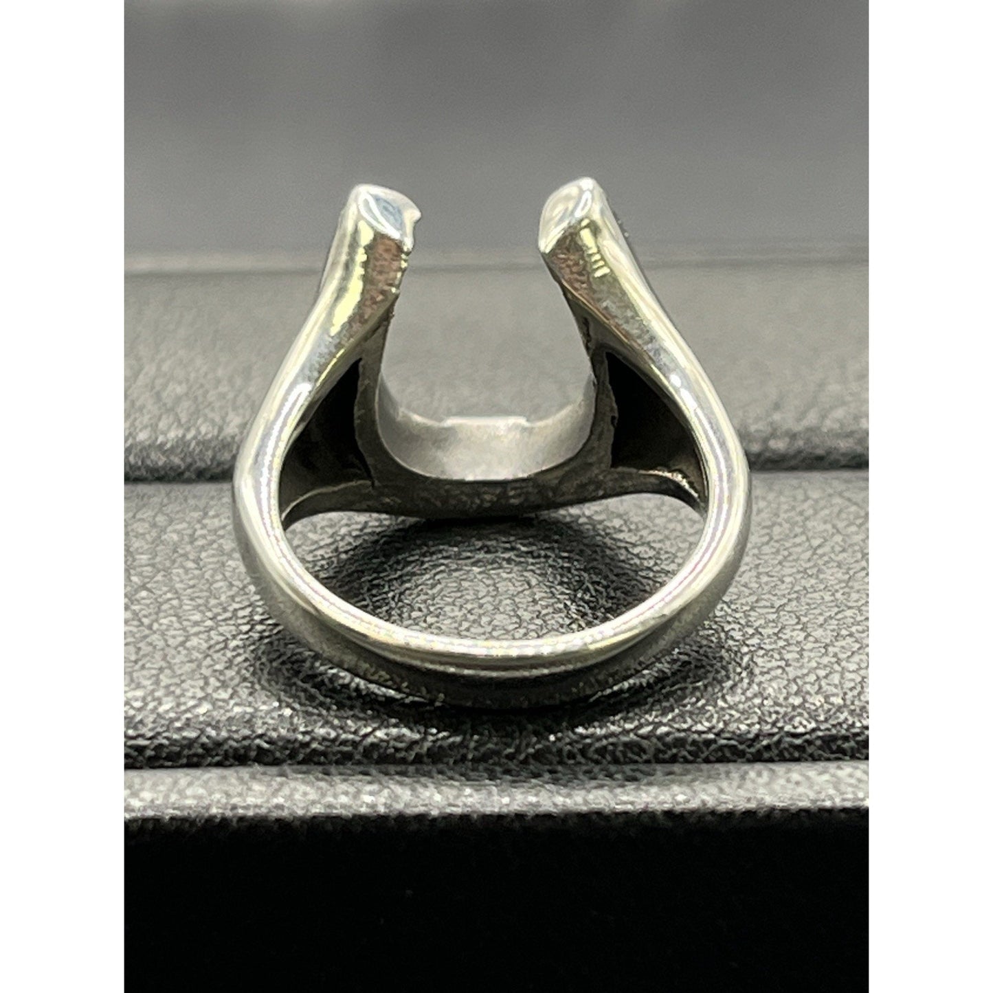 New Condition Horseshoe Sterling Silver Ring Size 5 925