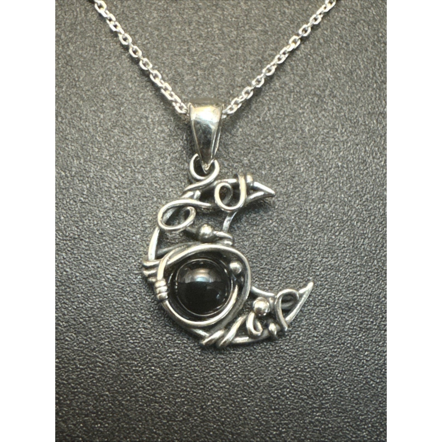18” New Condition Sterling Silver Onyx Crescent Moon Pendant Necklace