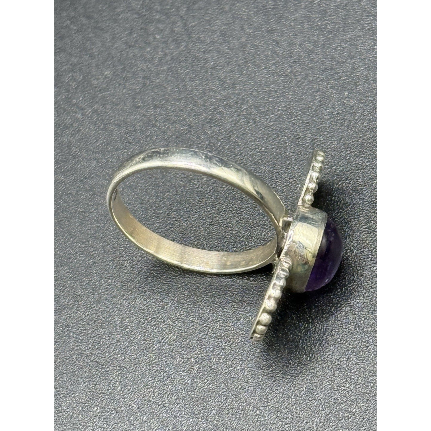 EUC Genuine Amethyst Ring Size 7.00 925 Q21