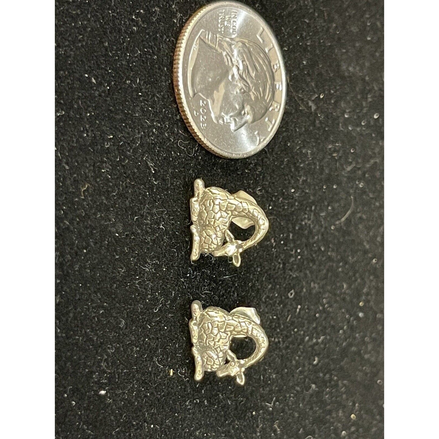 Adorable Giraffe Laying Down Sterling Silver Stud Earrings 925 P20