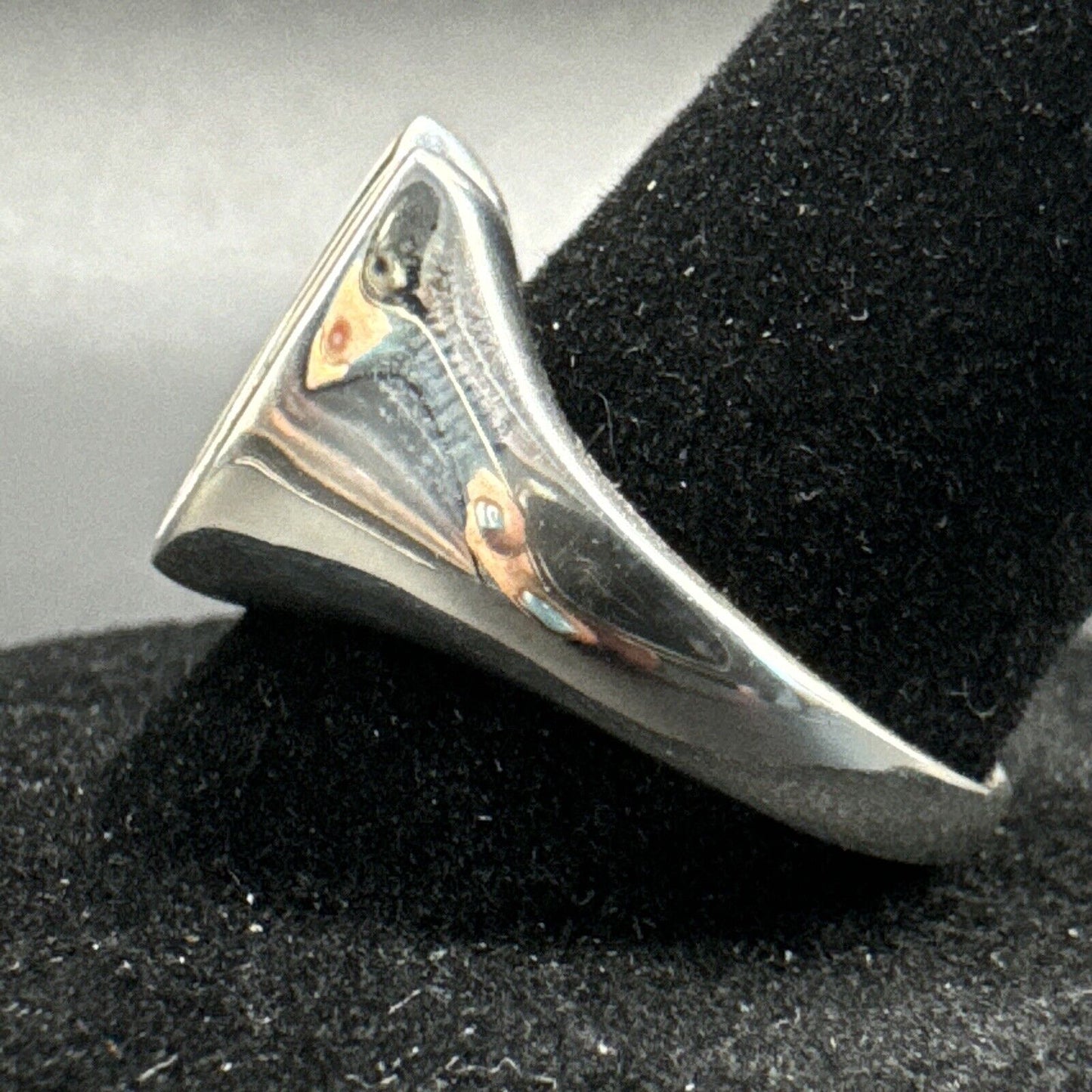 New Condition Sterling Silver White Buffalo Horseshoe Luck Ring 925 Size 8.50