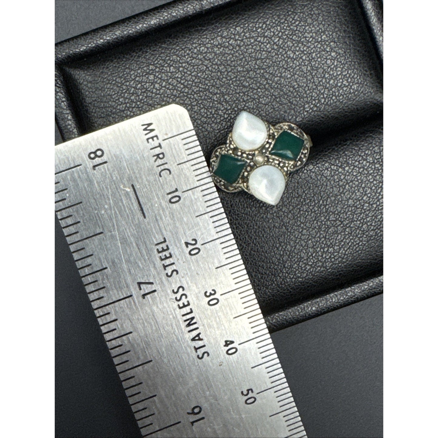 Sterling Silver Green Onyx Mother Pearl Marcasite Ring Size 7 U11