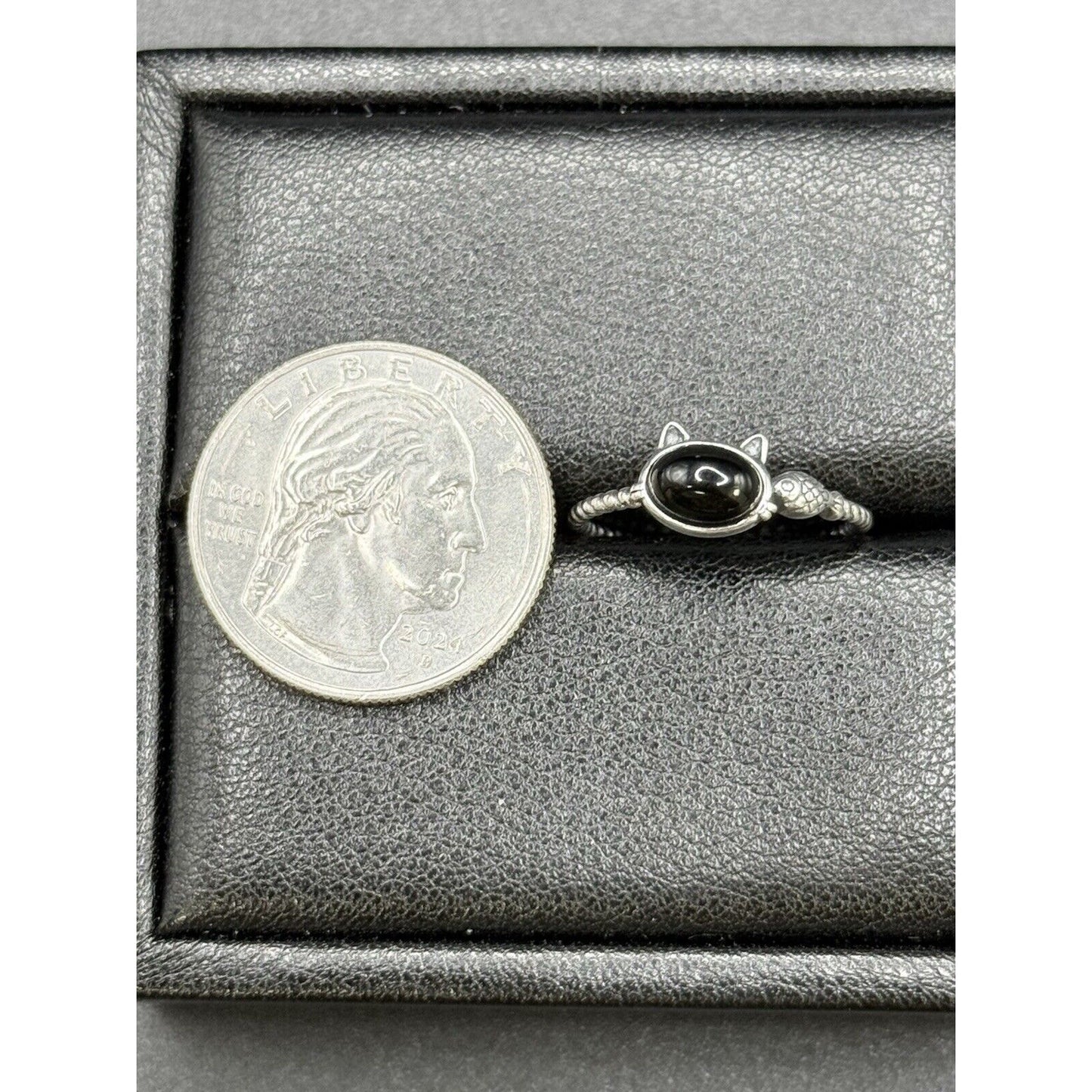 New Condition Sterling Silver Dainty Cat Fish Onyx Ring Size 7.00