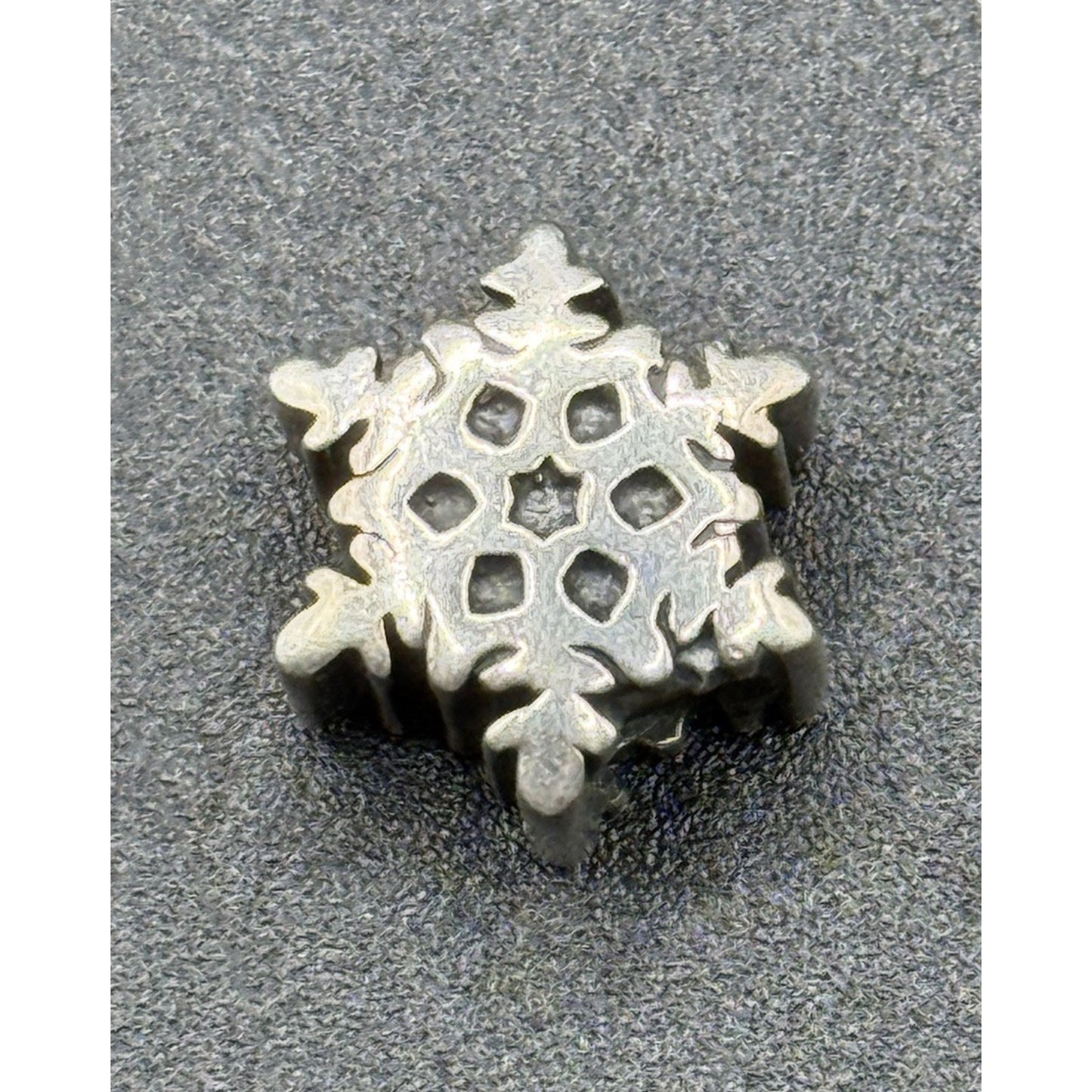 Camilla Sterling Silver Snowflake Charm P18