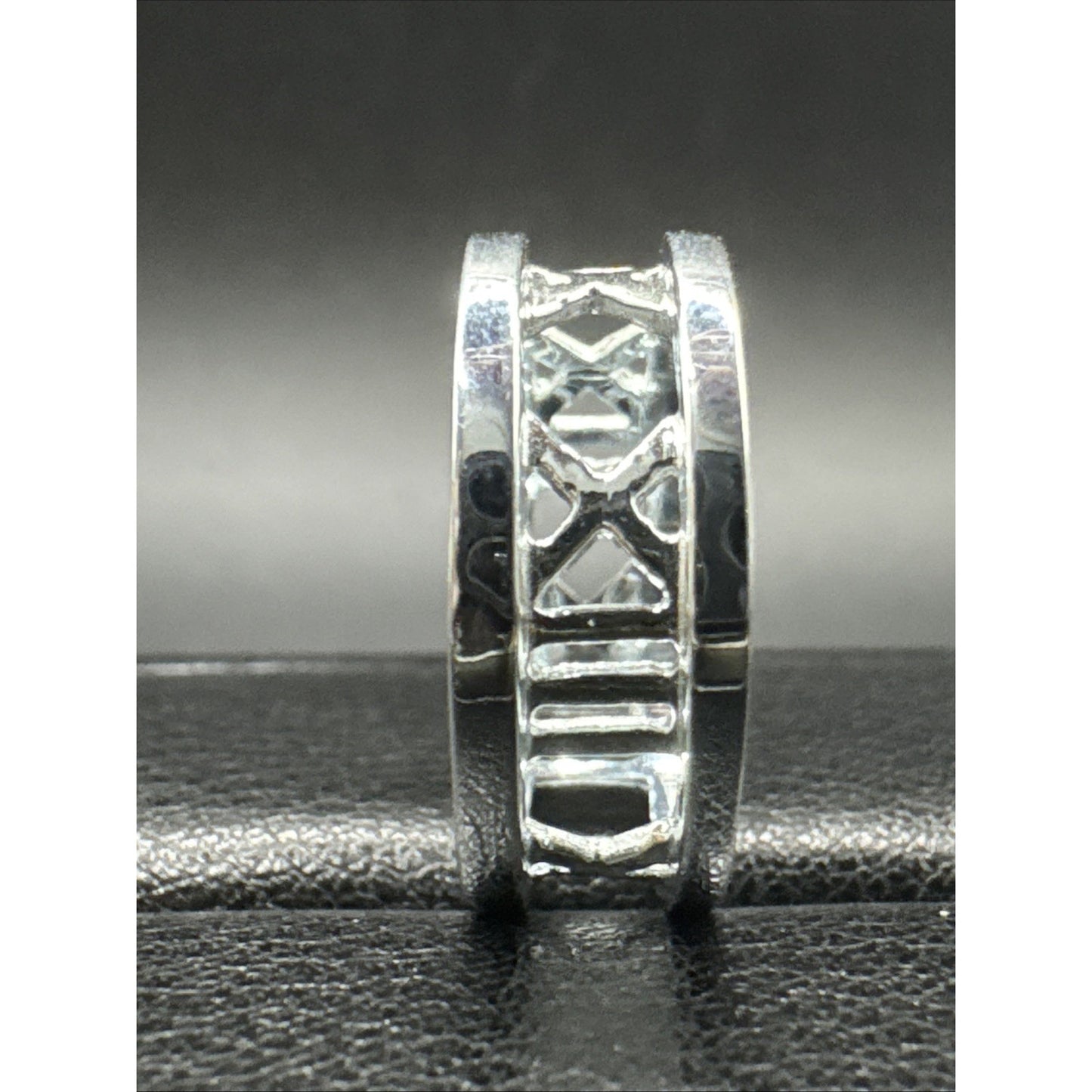 New Condition Sterling Silver Roman Numeral Band Ring 925 Size 7