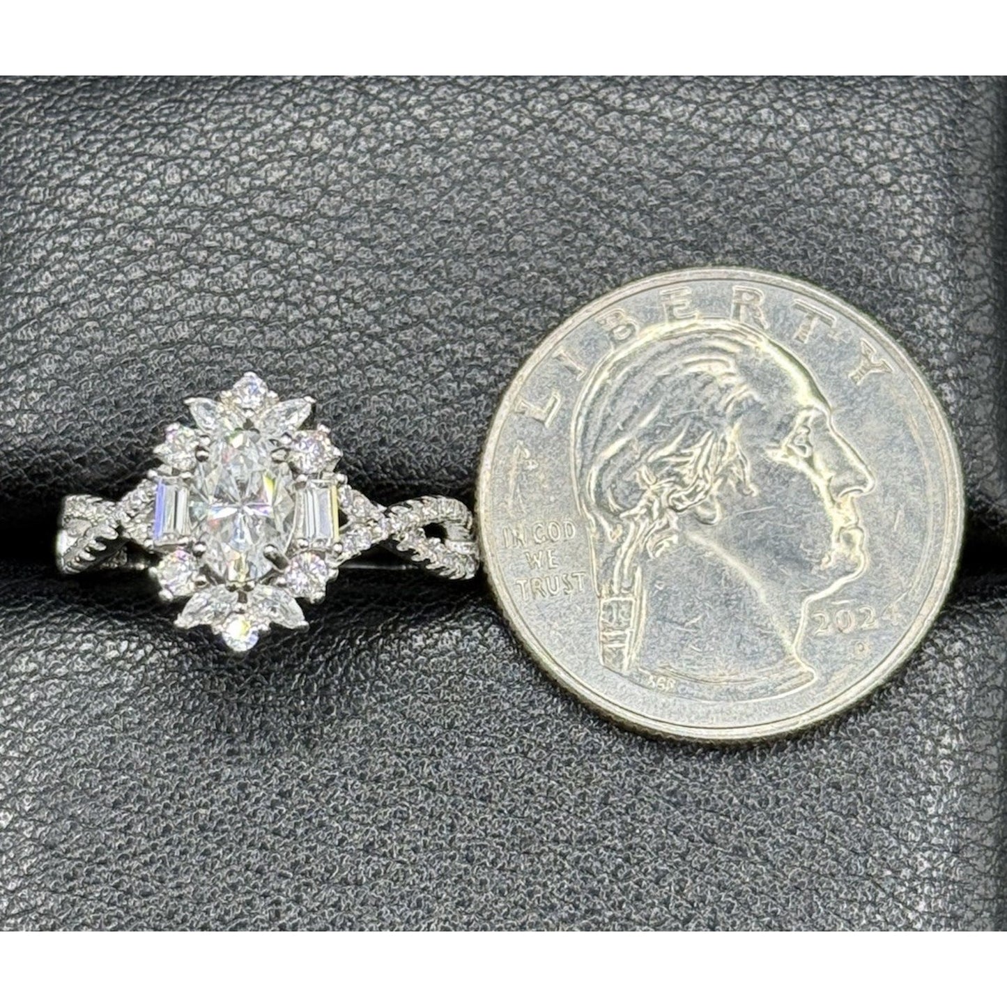 New Condition Sterling Silver Moissanite Oval Center Stone Ring Size 7.00 GRA