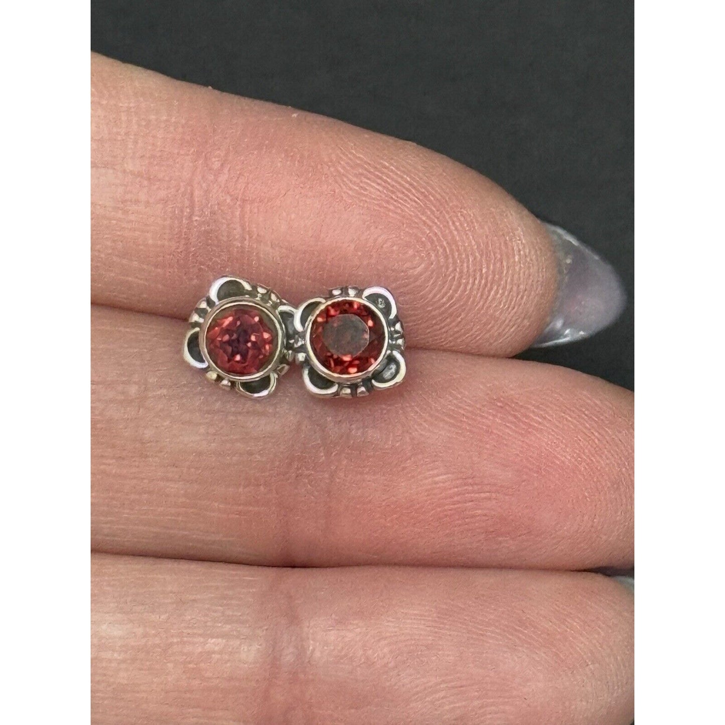 New Condition Sterling Silver Genuine Garnet Stud Earrings 925 5MM