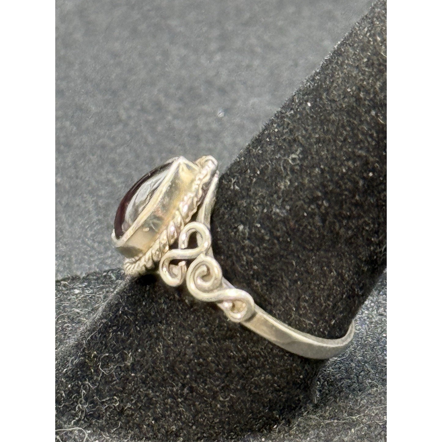 Excellent Used Condition Sterling Silver Genuine Garnet Ring Size 7.00 925 P19
