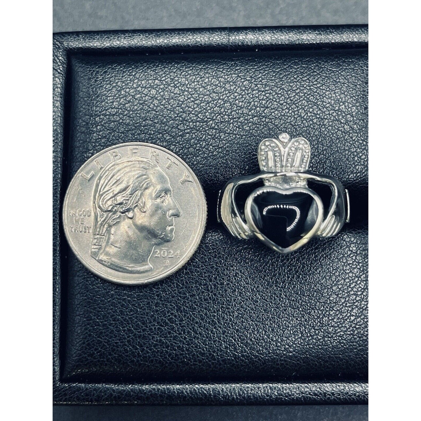 New Condition Sterling Silver Gents Onyx Claddaugh Ring Size 9.50