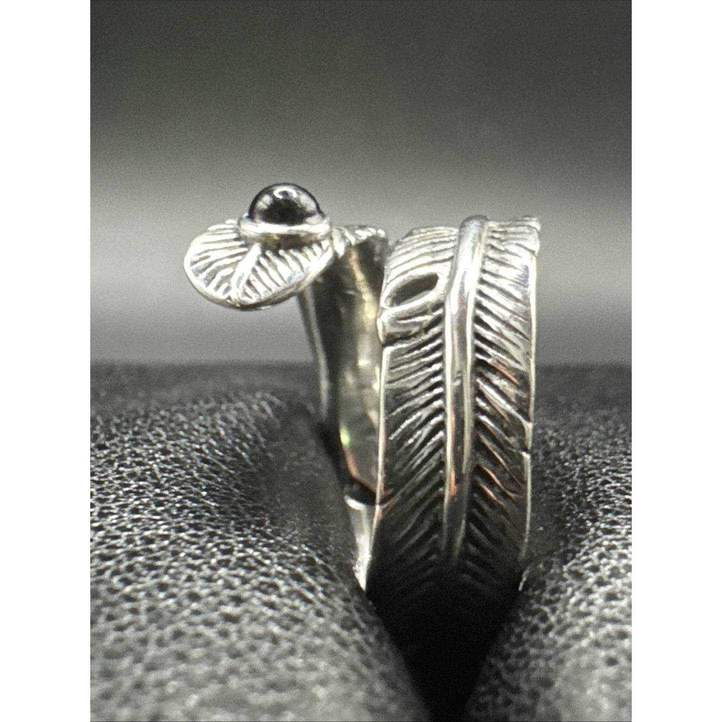 New Condition Sterling Silver Onyx Feather Ring 925 Size 7