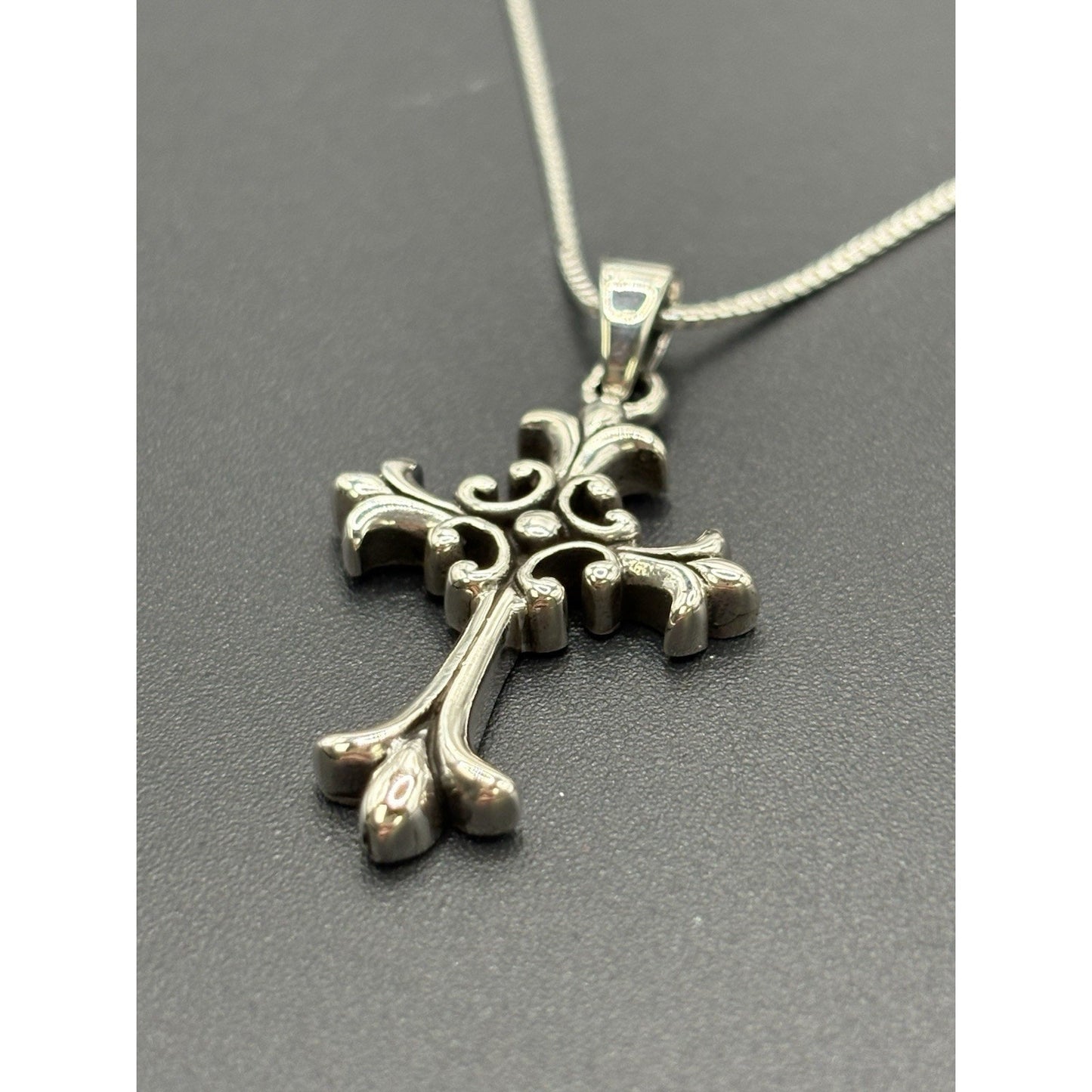 20" New Condition Sterling Silver Gothic Cross Pendant Necklace