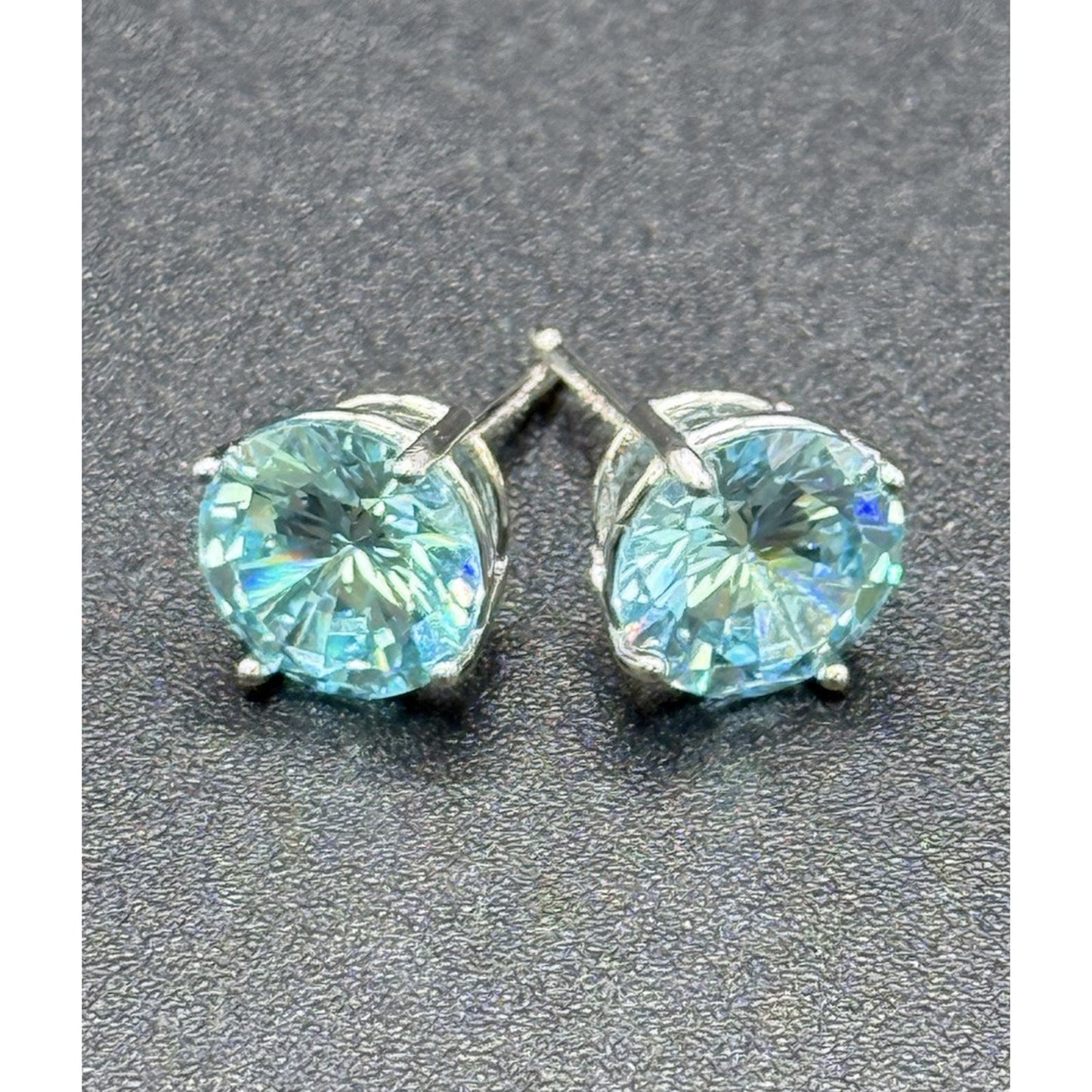 EUC Blue Cubic Zirconia Sterling Silver 4 ctw Stud Earrings 925 P10