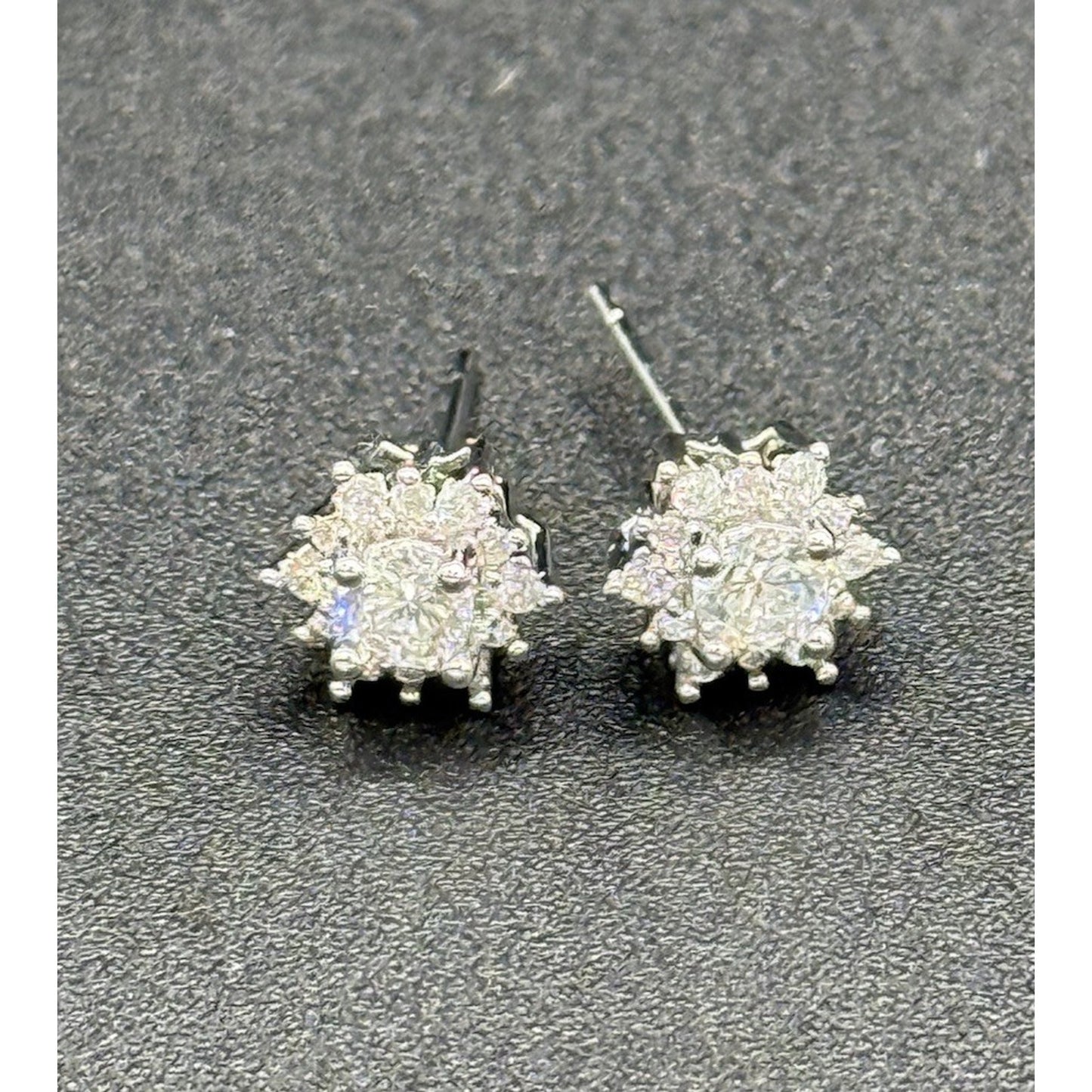 New Condition Sterling Silver Moissanite Starburst Stud Earrings 925