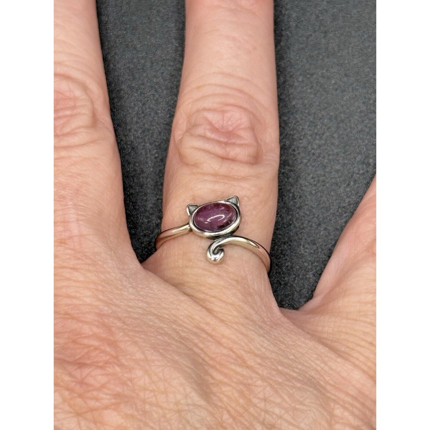 New Condition Sterling Silver Genuine Amethyst Cat Ring Size 7.00