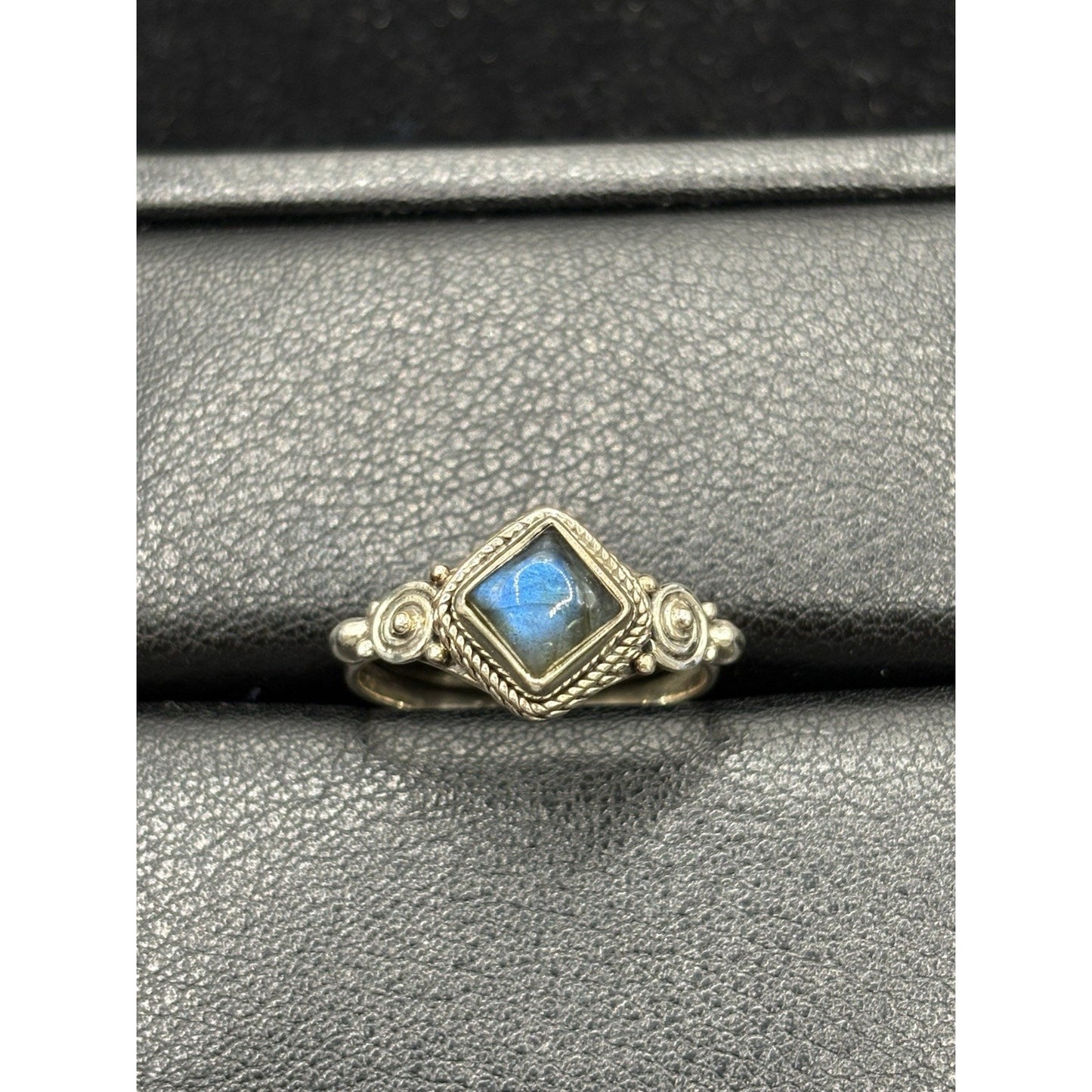 EUC Sterling Silver Genuine labradorite Dainty Ring Size 8 W23