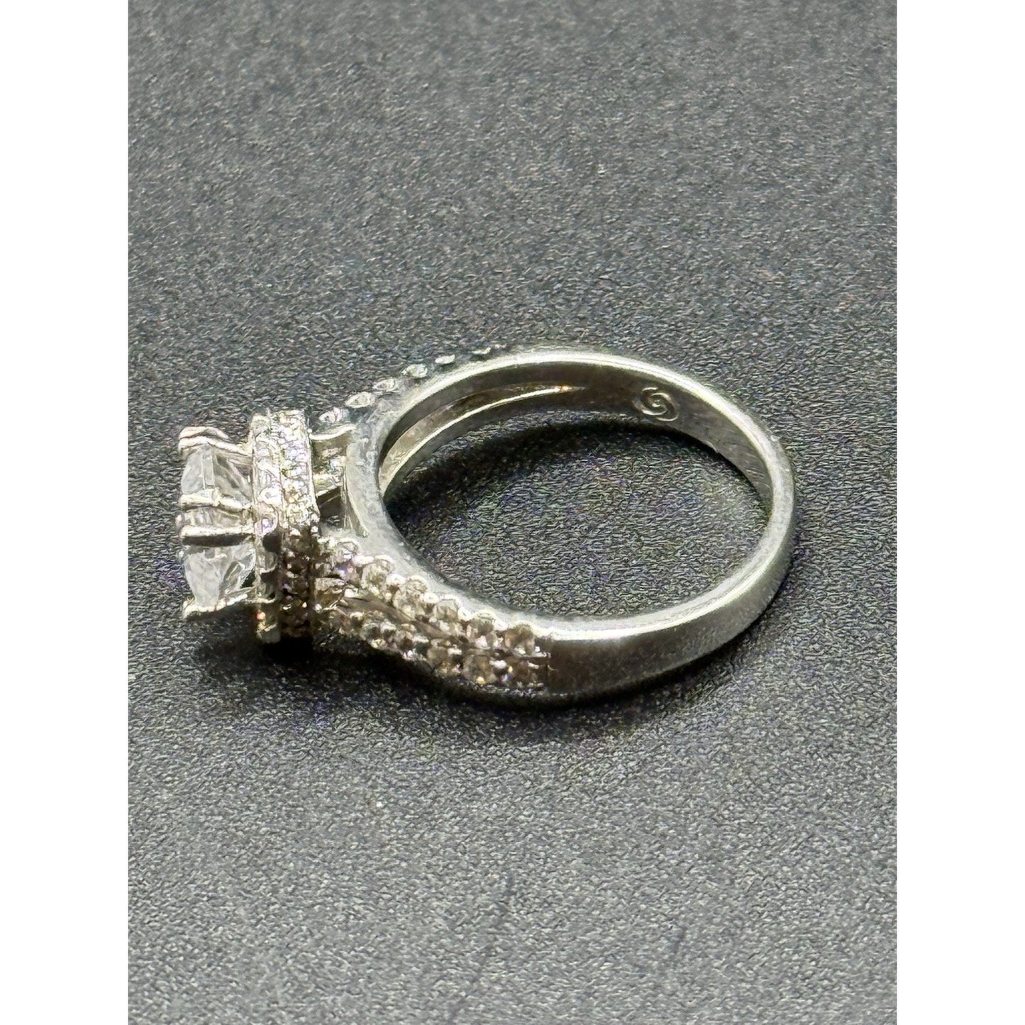 EUC Sterling Silver Cubic Zirconia Halo Ring Size 6.00 925 P5