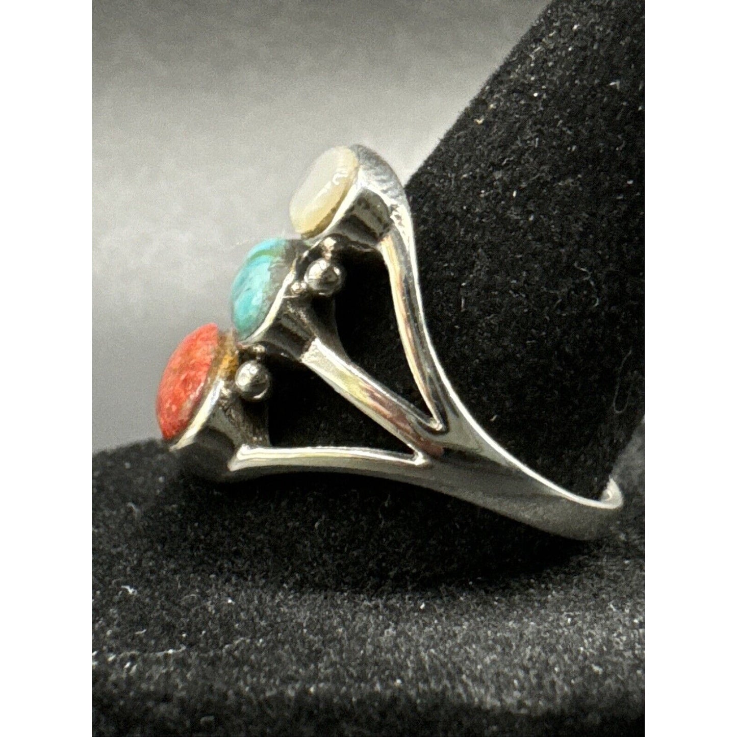 New Condition Sterling Silver Mother Pearl Turquoise Coral Ring 925 Size 7.00