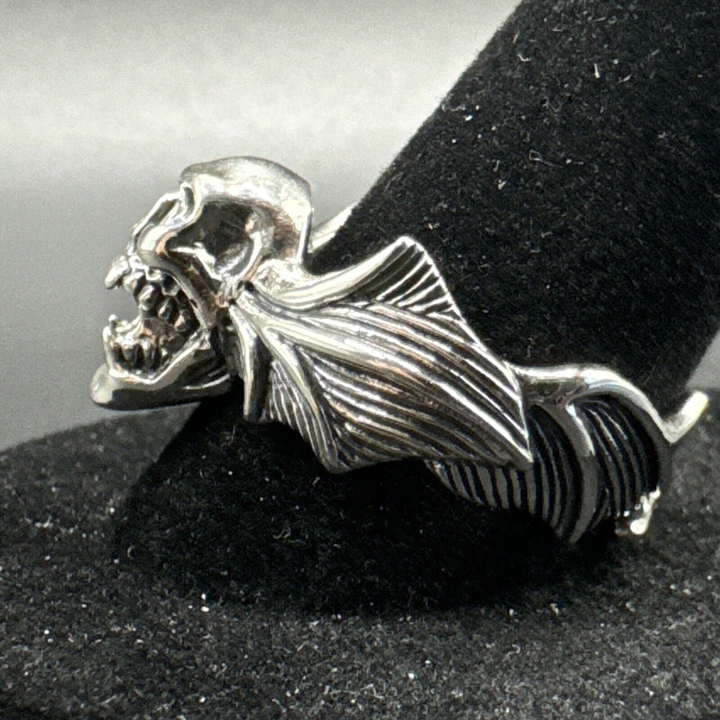 EUC Sterling Silver Screaming Vampire Bat Wings Skull Ring Size 8.50