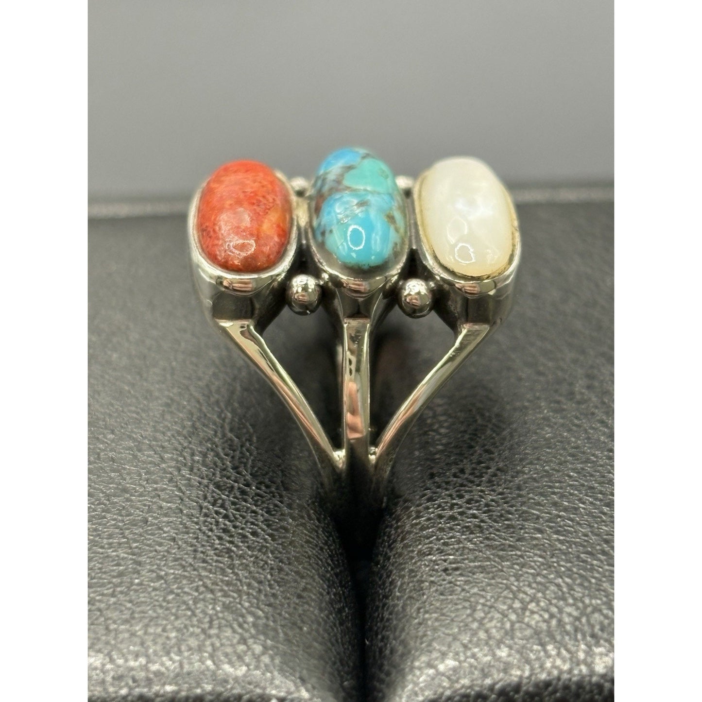New Condition Sterling Silver Mother Pearl Turquoise Coral Ring Size 8 Y02