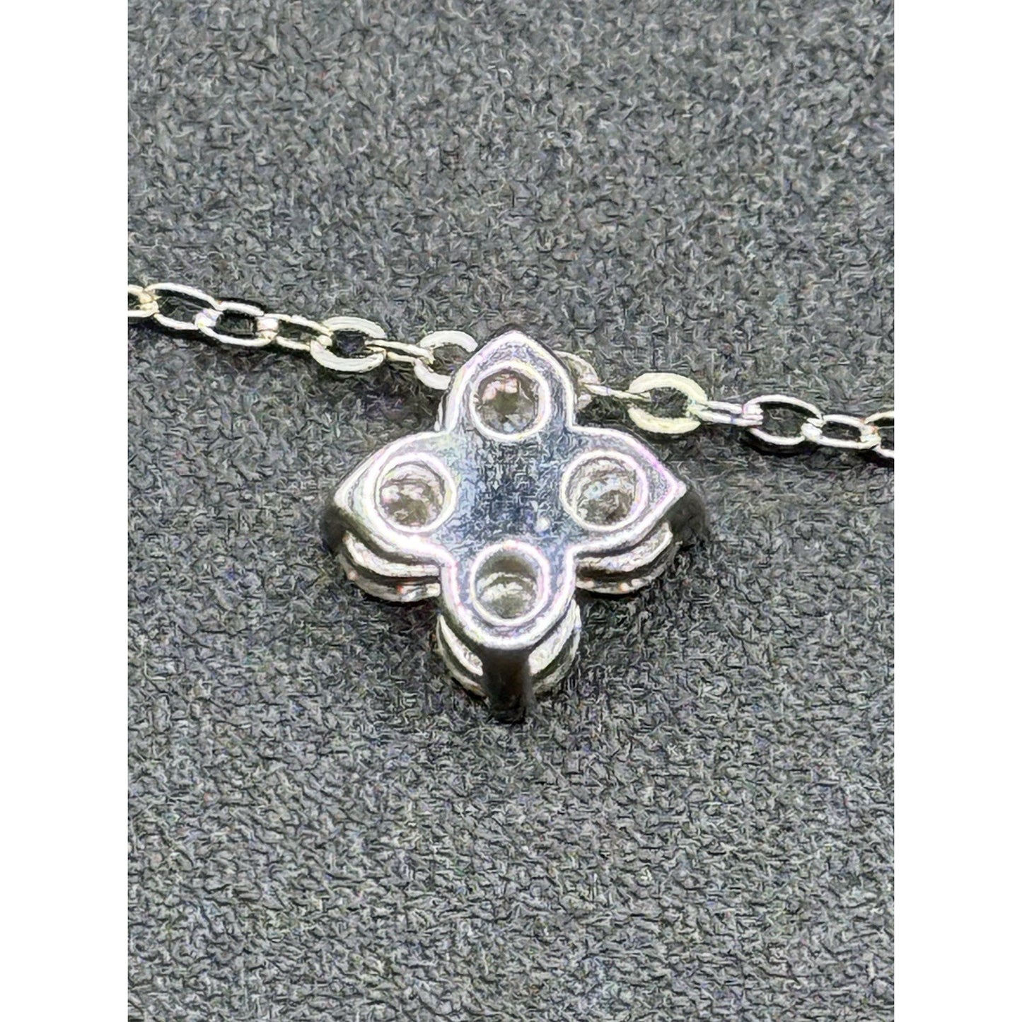 New Condition 18” Sterling Silver Moissanite Clover Pendant Necklace GRA