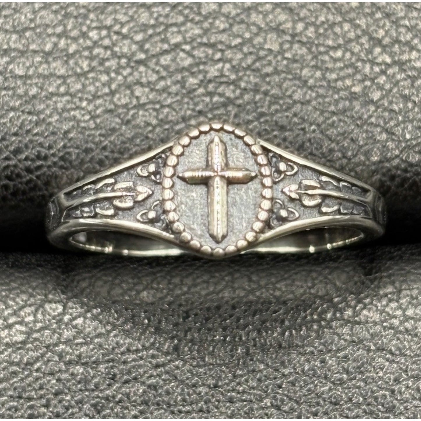 New Condition Sterling Silver Cross Tree Ring Size 7