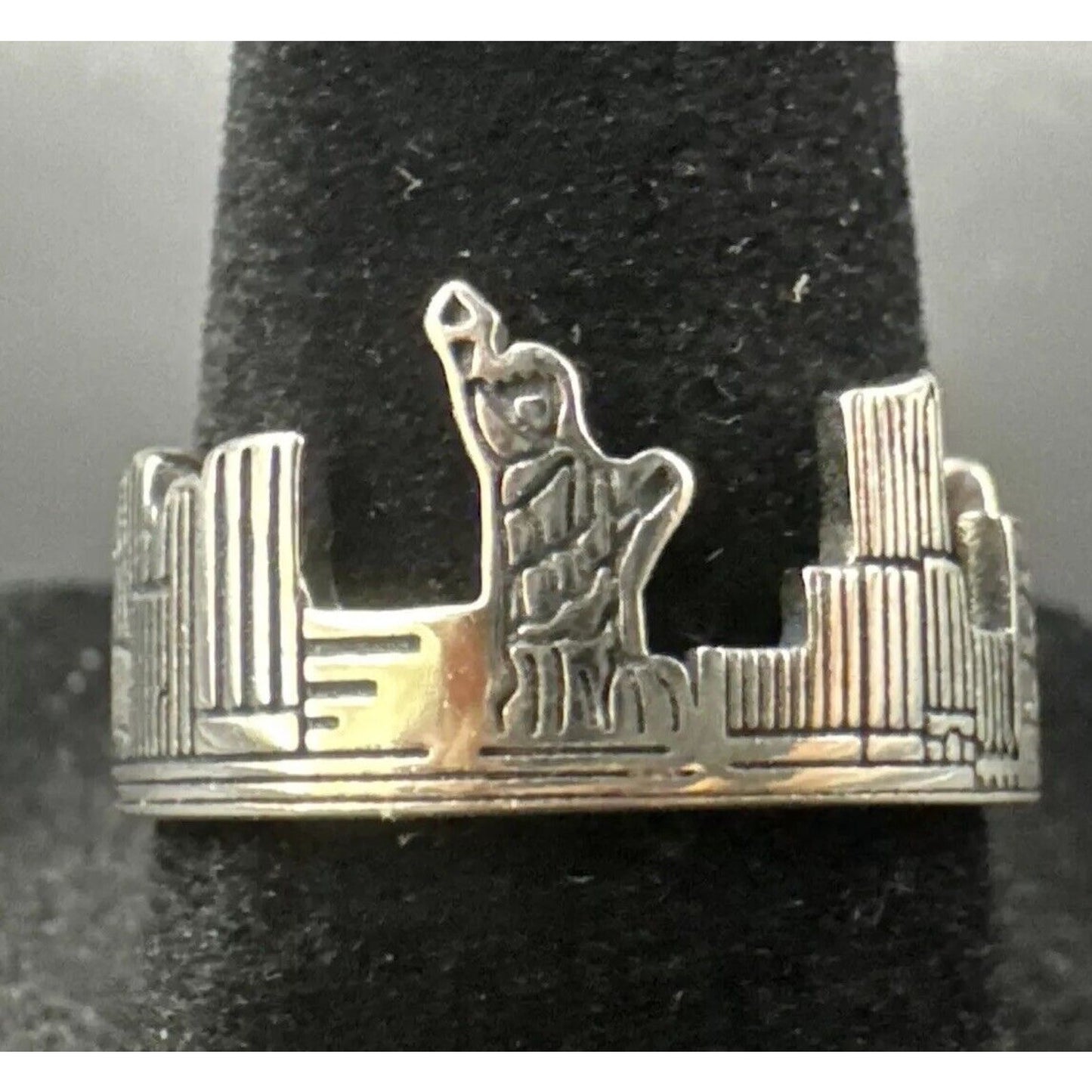 New Condition Sterling Silver New York Skyline Ring 925 Size 7.00