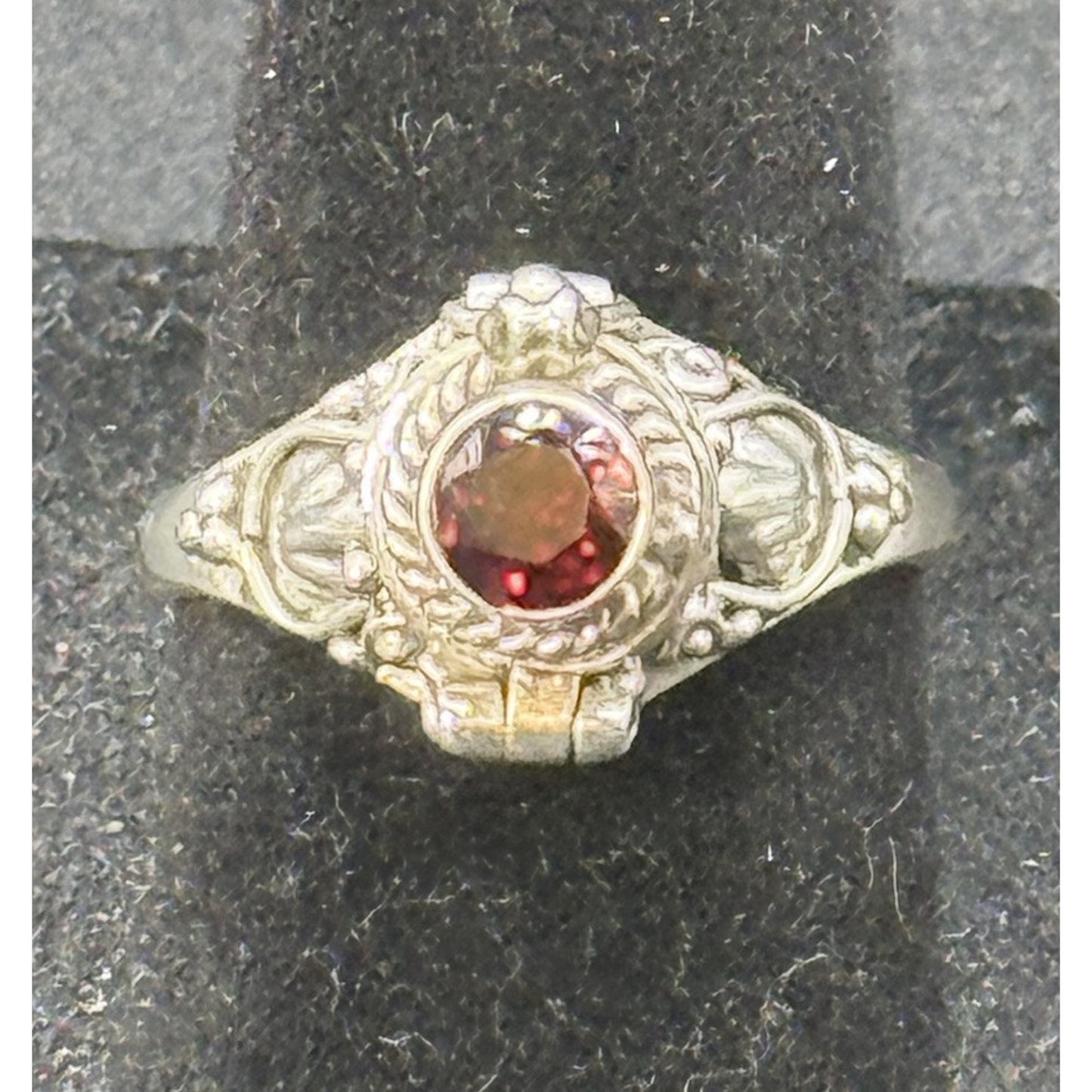 New Condition Sterling Silver Garnet Poison Ring Size 7.00