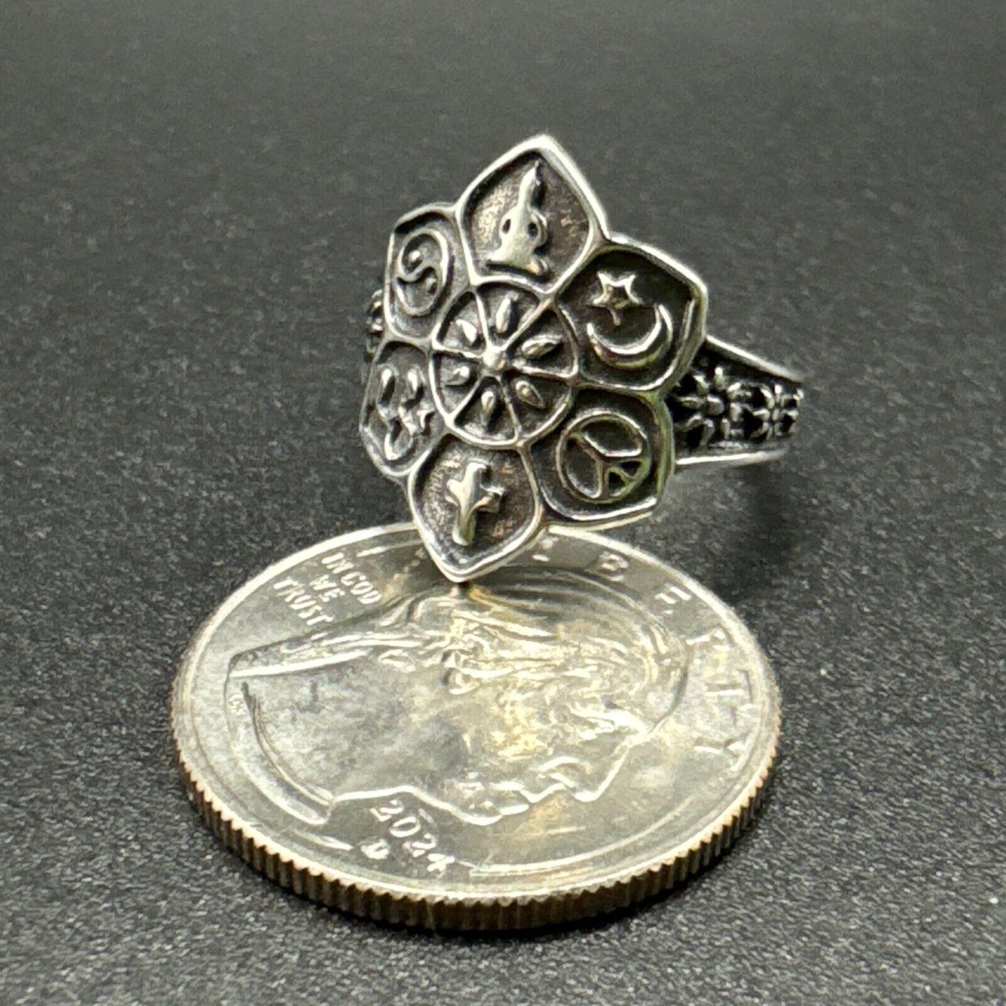 New Condition Sterling Silver Symbols Flowers Ring 925 Size 6.50
