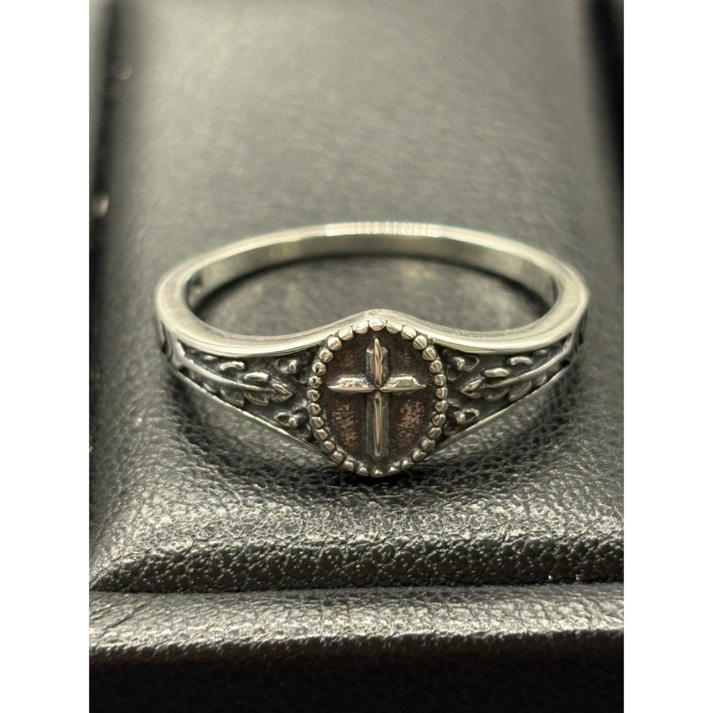 New Condition Sterling Silver Cross Tree Ring Size 7