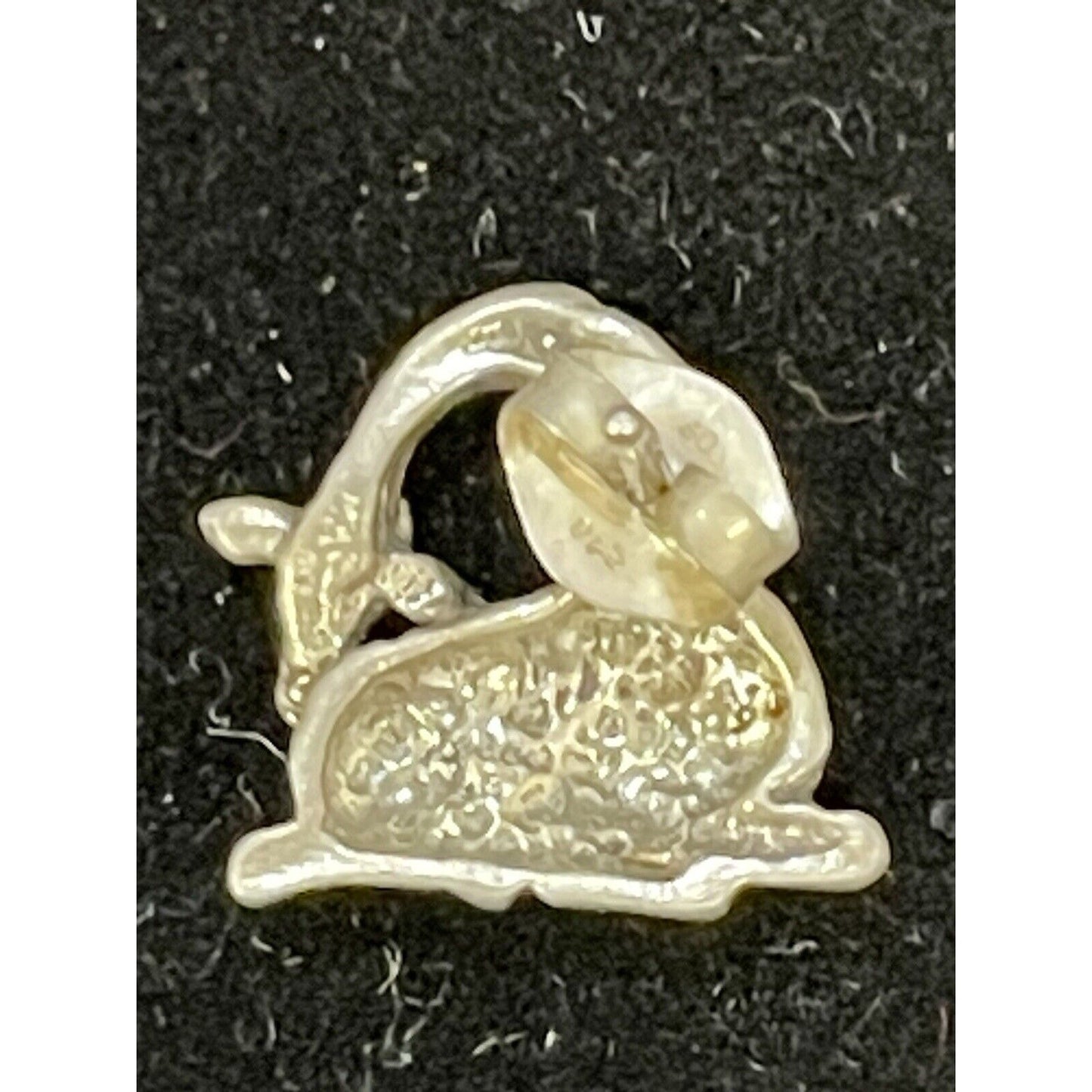 Adorable Giraffe Laying Down Sterling Silver Stud Earrings 925 P20