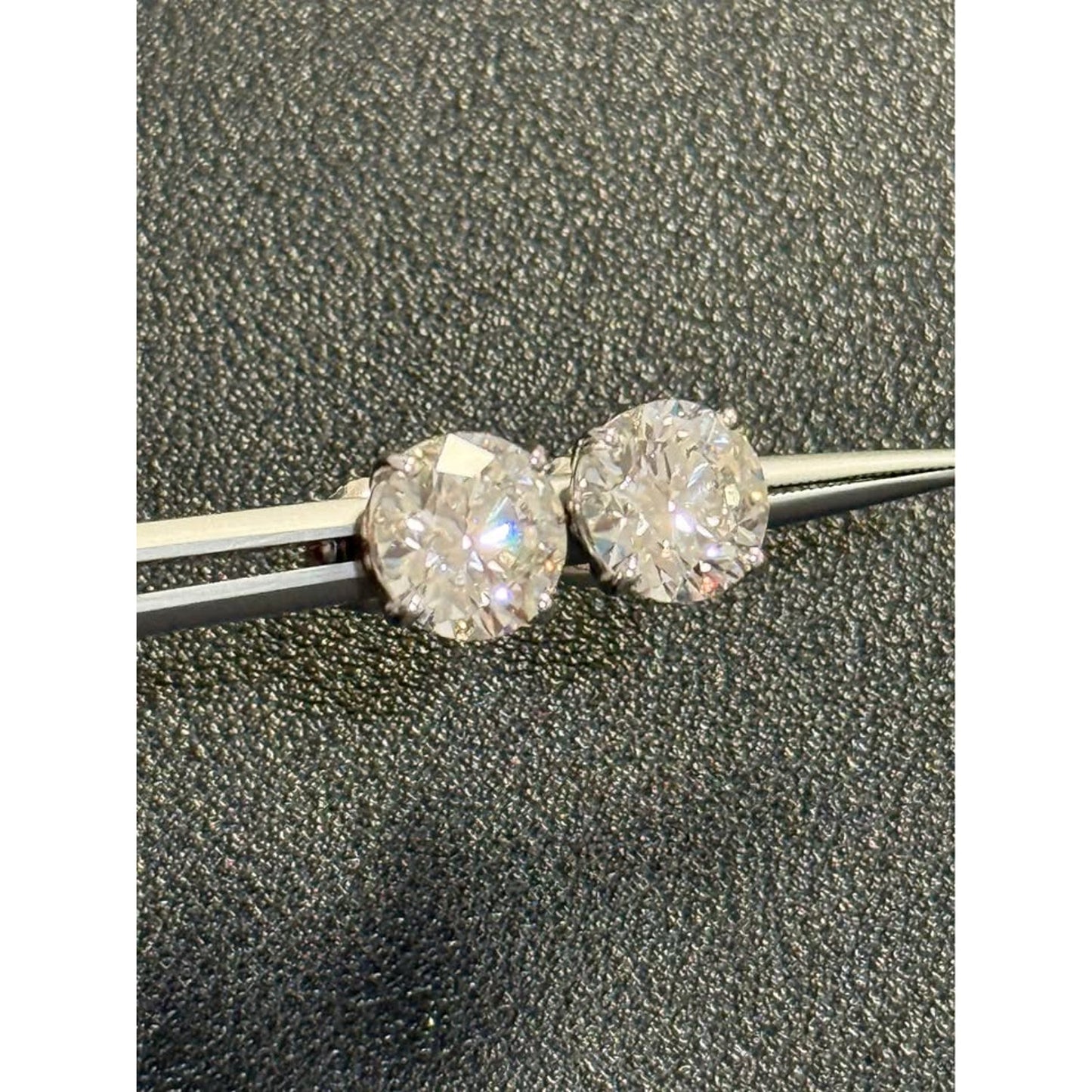 6.18 Total Weight Round Lab Grown Diamond Stud Earrings E Color VS1/VVS2 Clarity IGI Screw backs