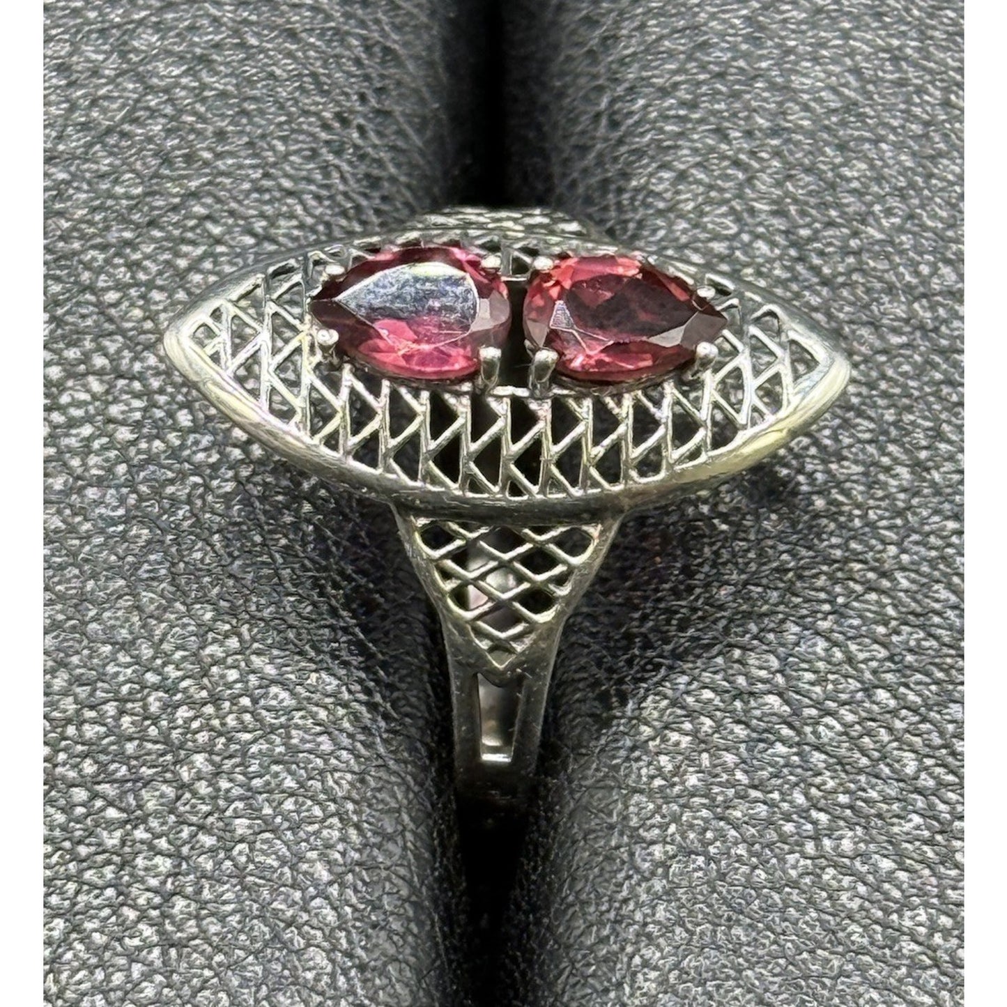 EUC Sterling Silver Genuine Double Pear Garnet Ring Size 8.00 Tested P31
