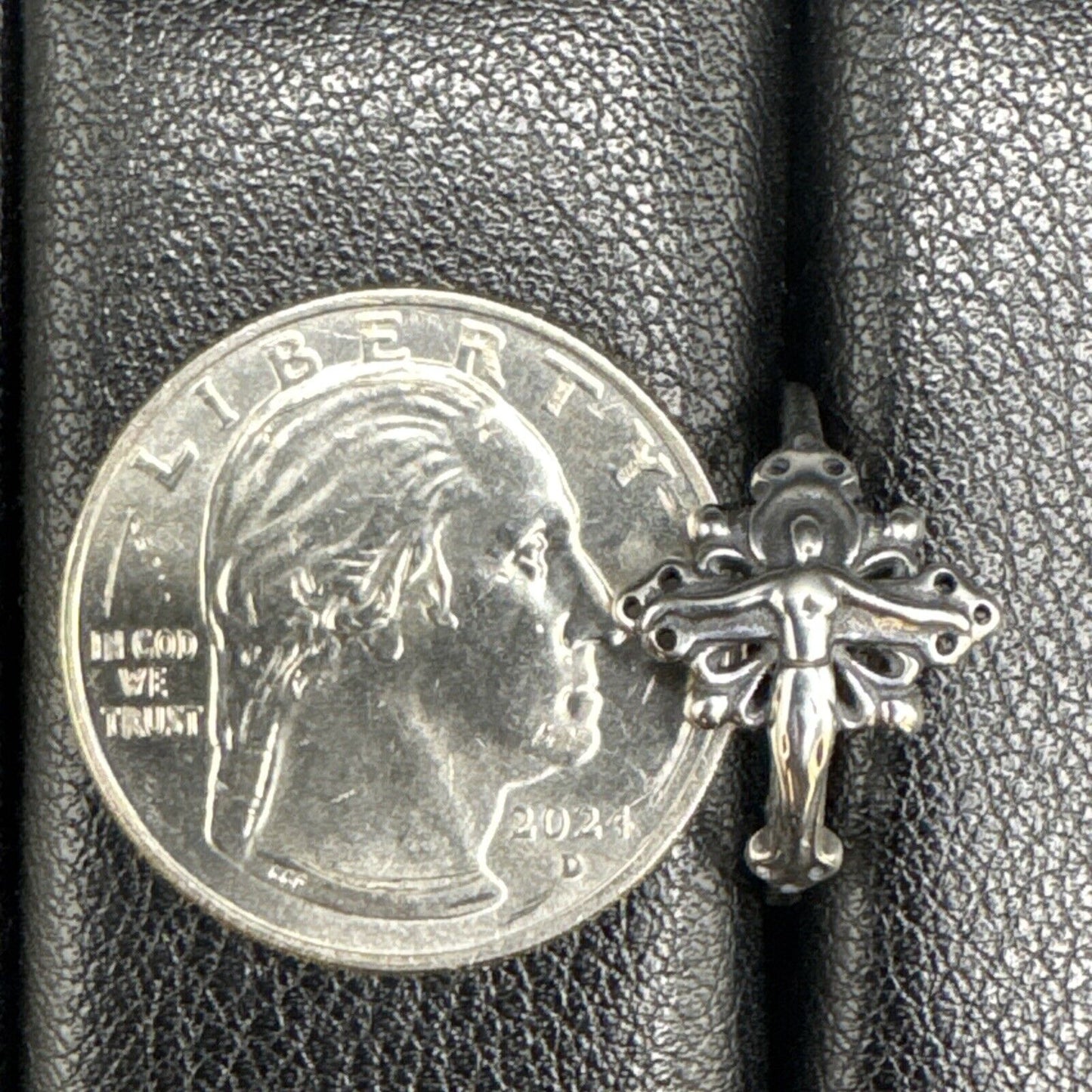 New Condition Sterling Silver Crucifix Ring 925 Size 6.75