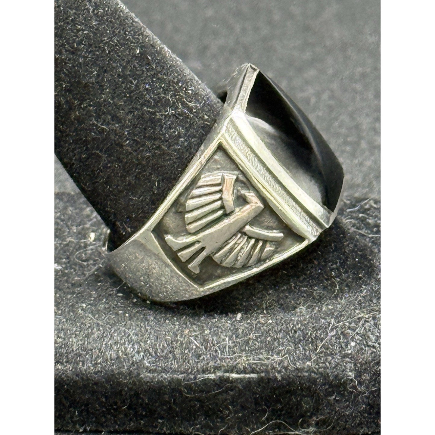 New Condition Sterling Silver Onyx Aztec Eagle Design Signet Size 9.00