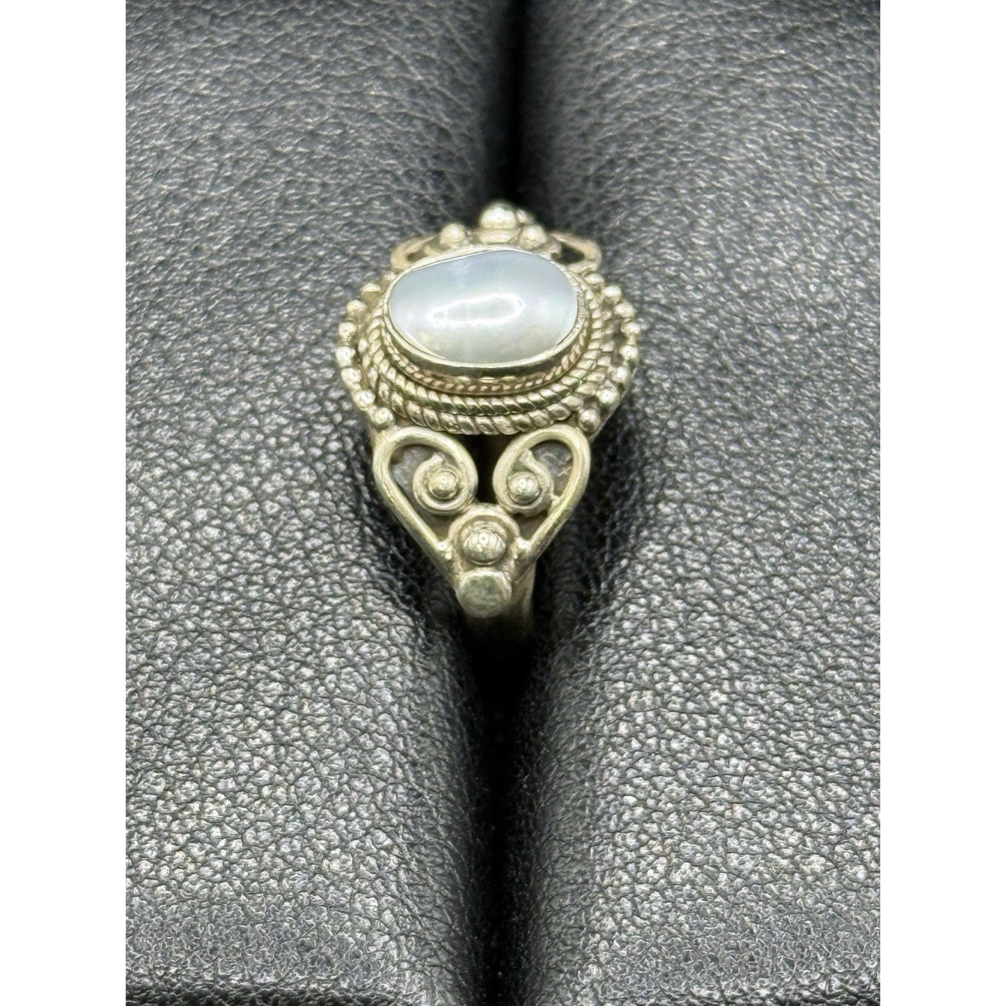 EUC Sterling Silver Genuine Pearl Cabachon Bezel Ring Size 6.00 925 Q21
