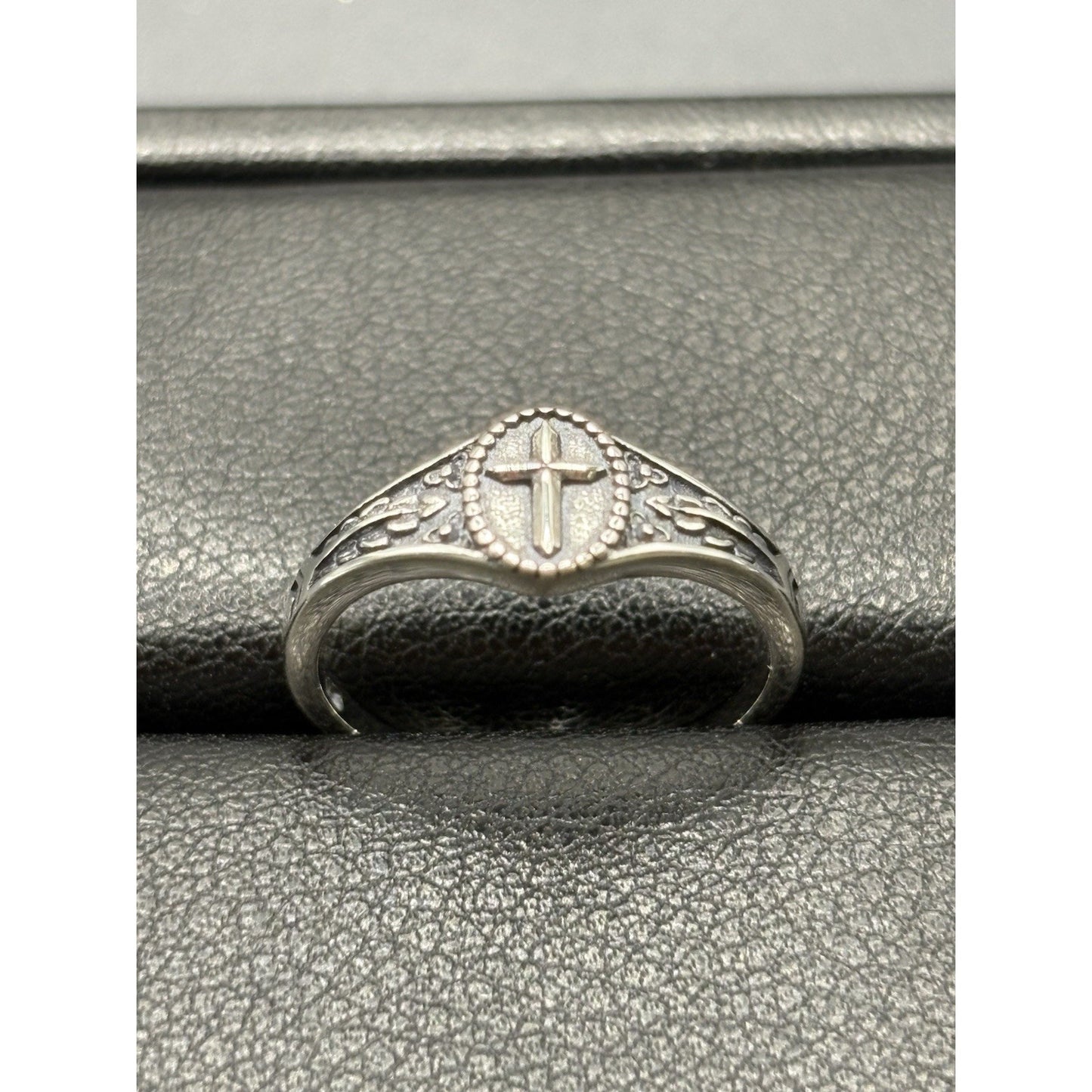 New Condition Sterling Silver Cross Tree Ring Size 7