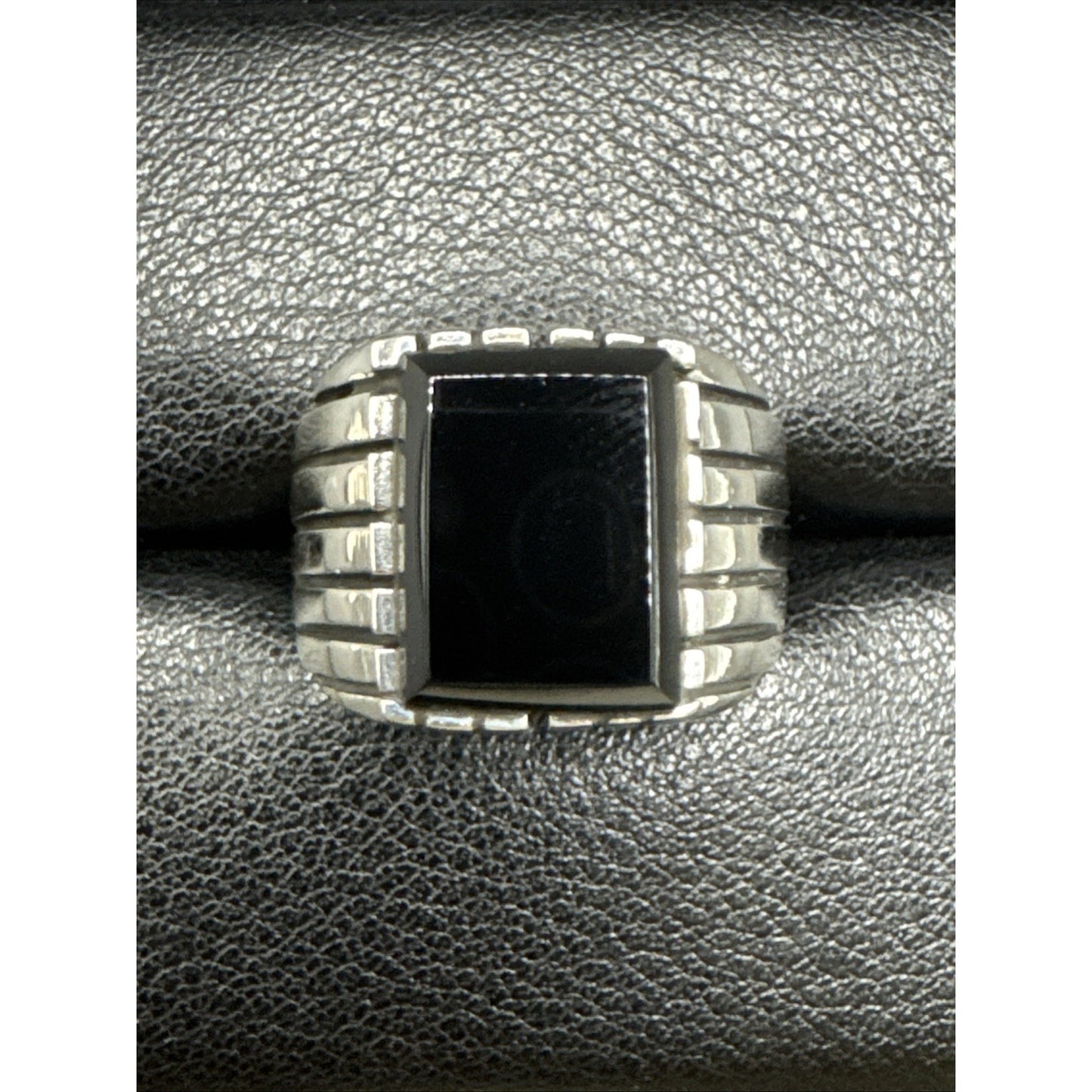 New Condition Sterling Silver Onyx Ladder Shank Signet Ring 925 Size 10
