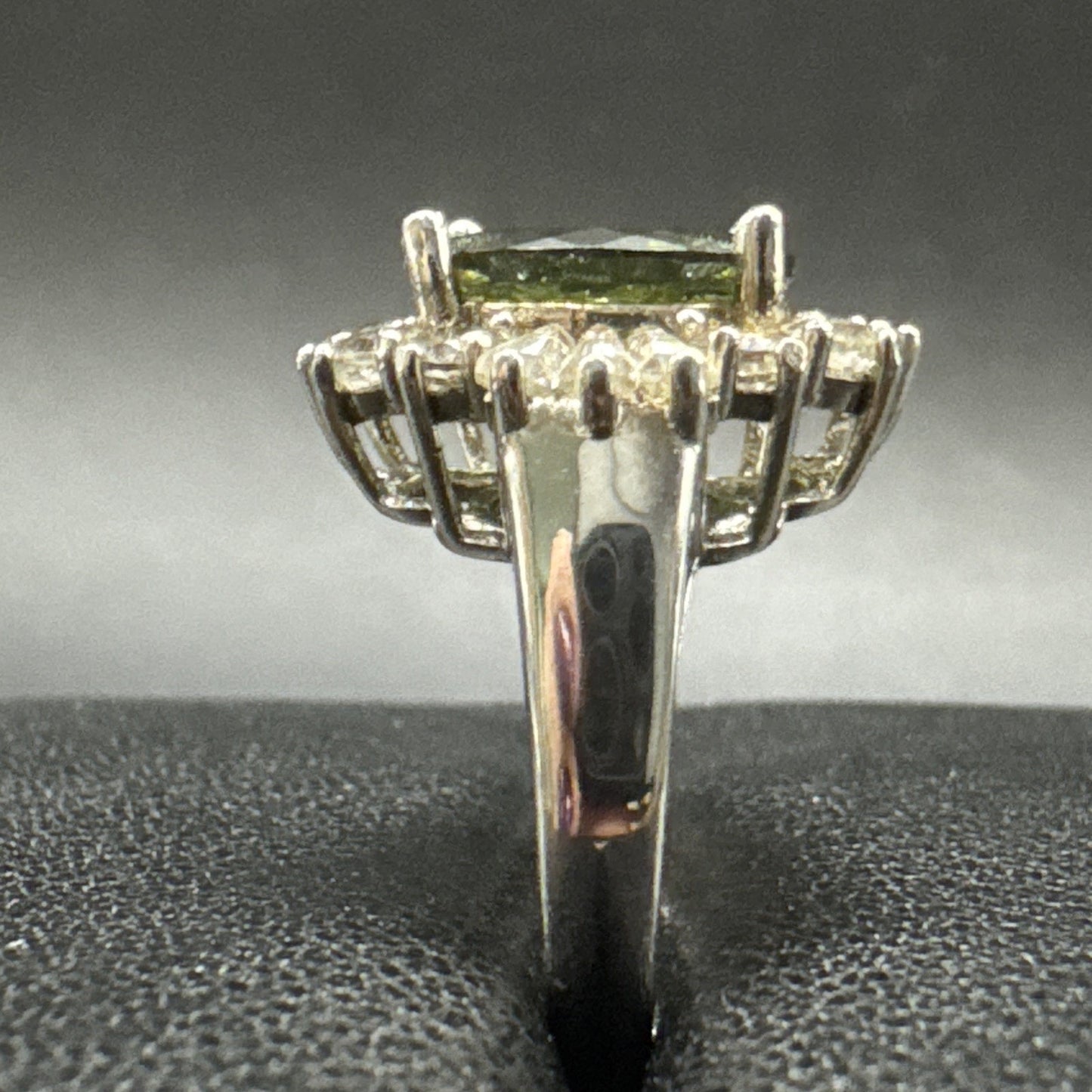 EUC Chrome Diopside Topaz Ring Size 8 U1