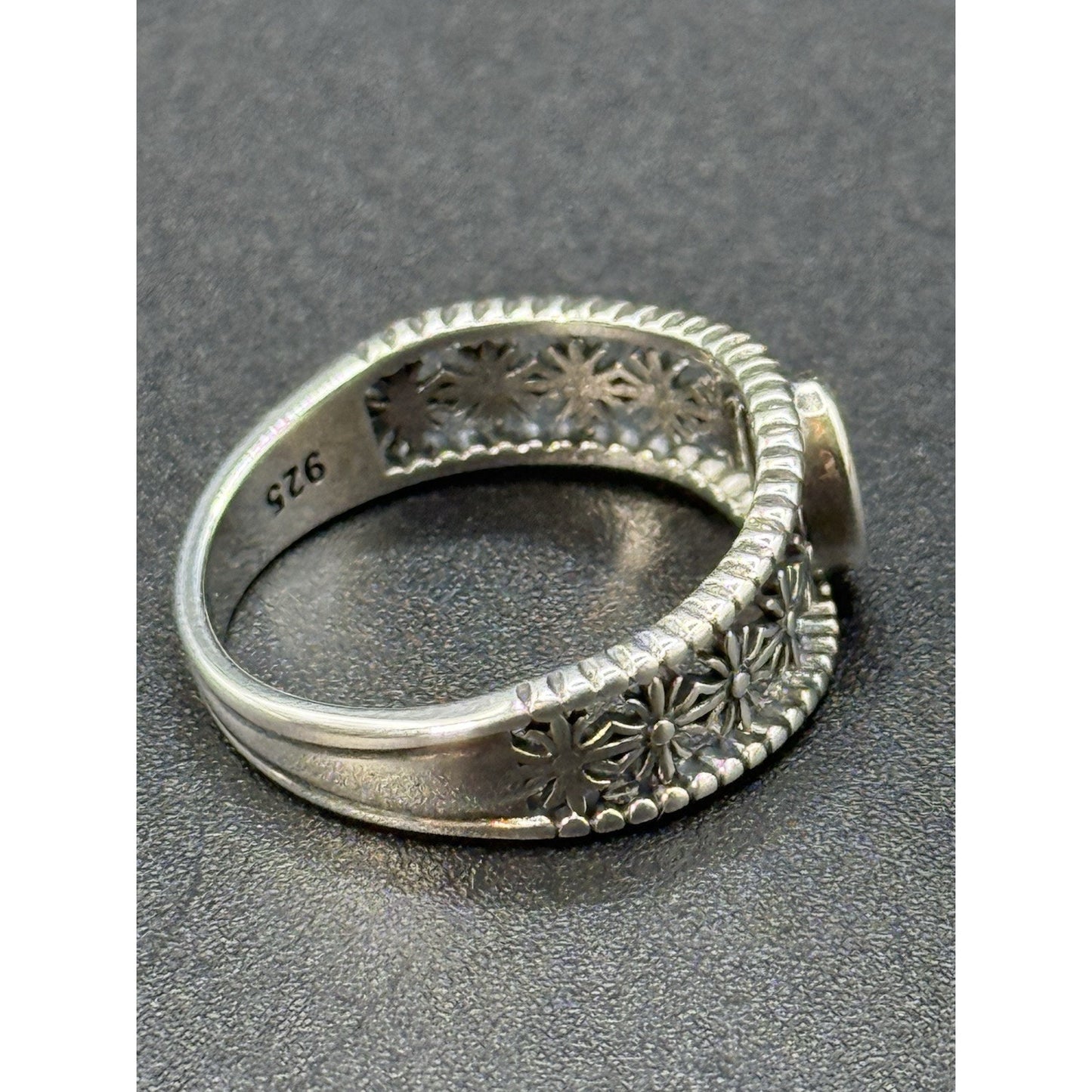 New Condition Sterling Silver Garnet Flowers Ring Size 7.00