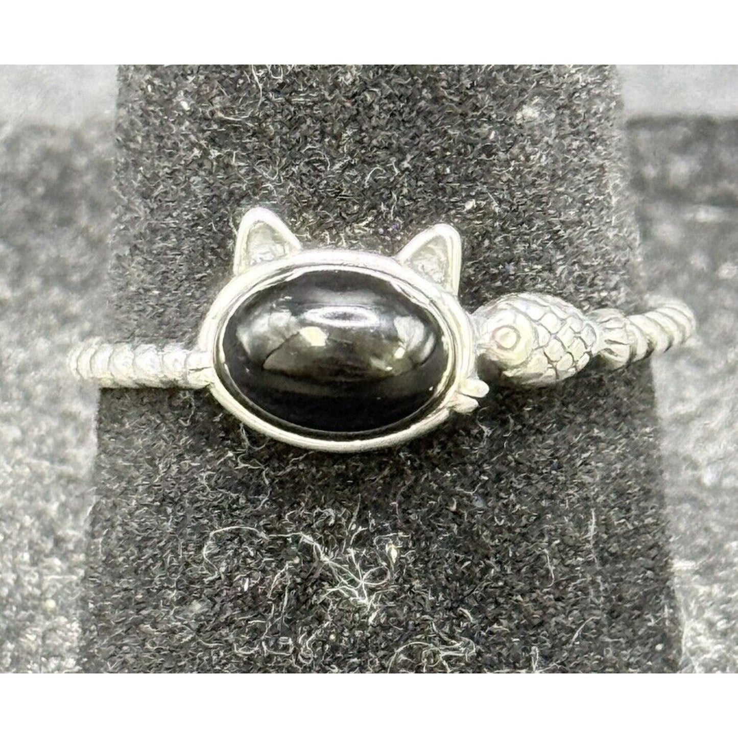New Condition Sterling Silver Dainty Cat Fish Onyx Ring Size 7.00