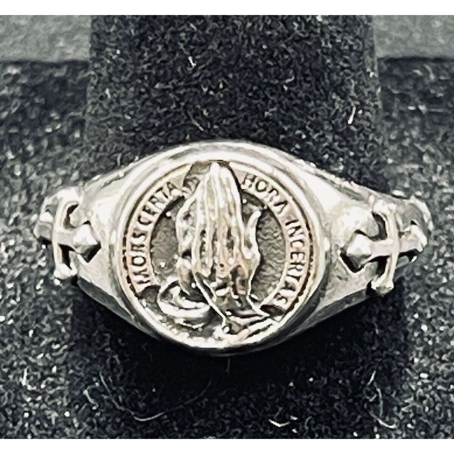 New Condition Sterling Silver Praying Hands Ring Size 10.00 925