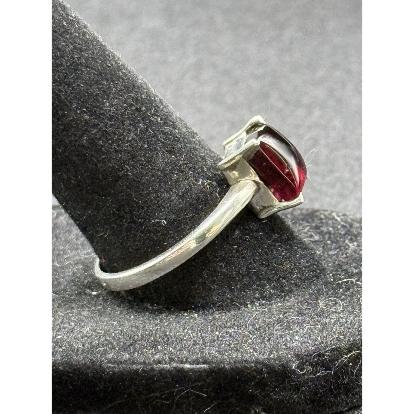 Excellent Used Condition Sterling Silver Rectangular Can Garnet Ring Size 9 P19