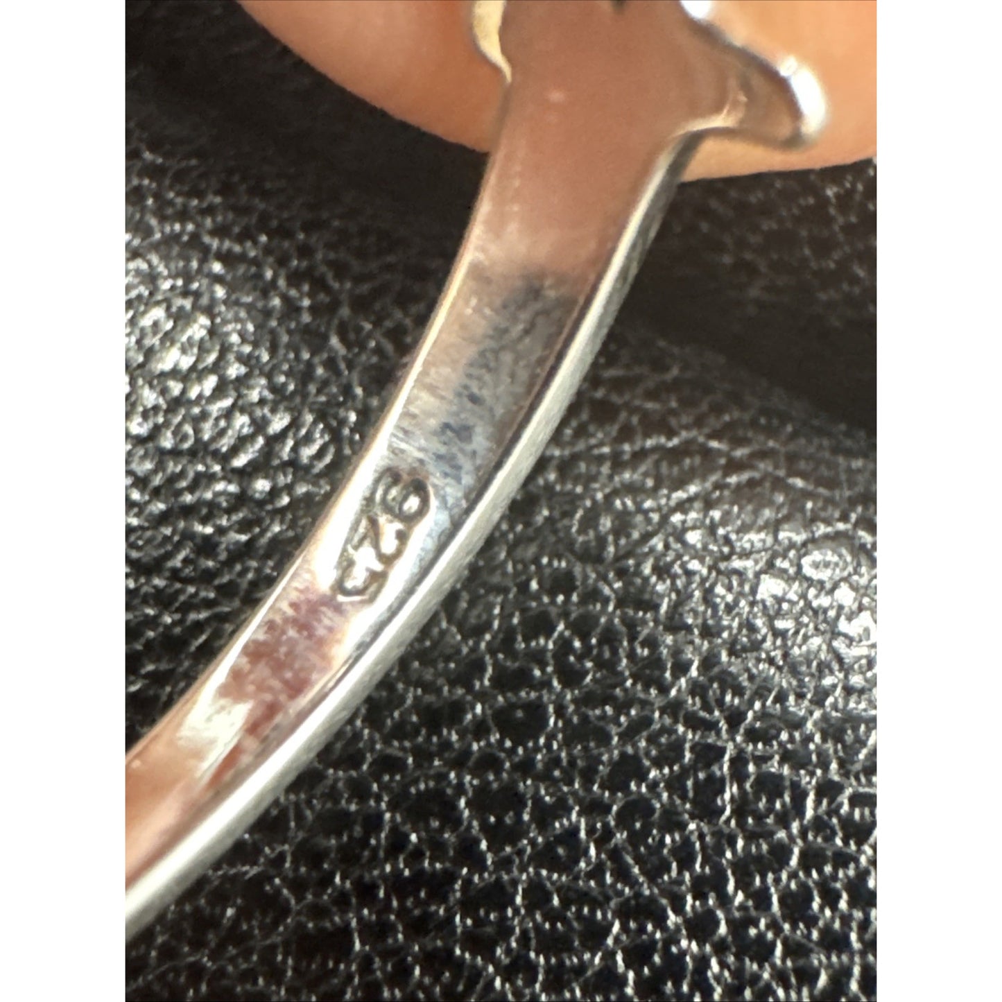 New Condition Sterling Silver Onyx Double Dolphins Ring 925 Size 7