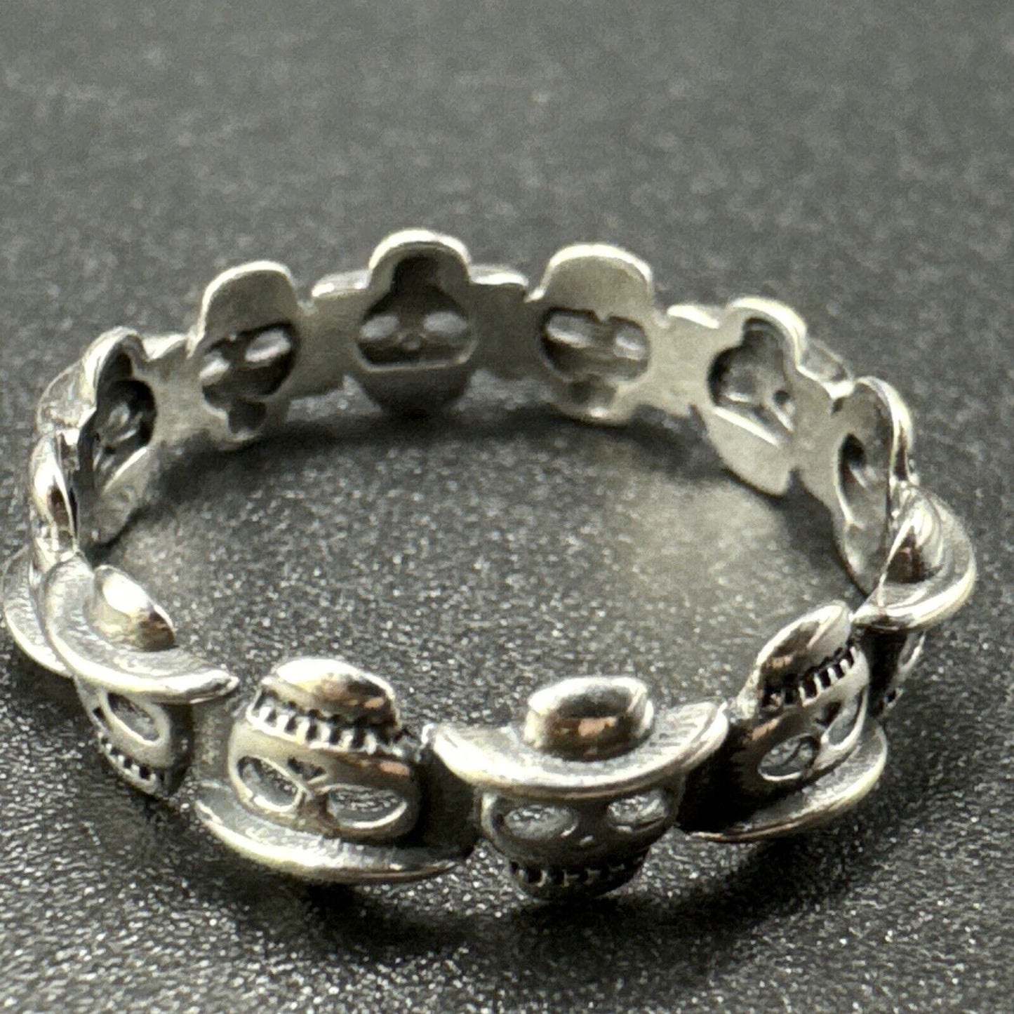 New Condition Sterling Silver 7RI24 Tiny Skulls In Bowler Hats Ring Size 10