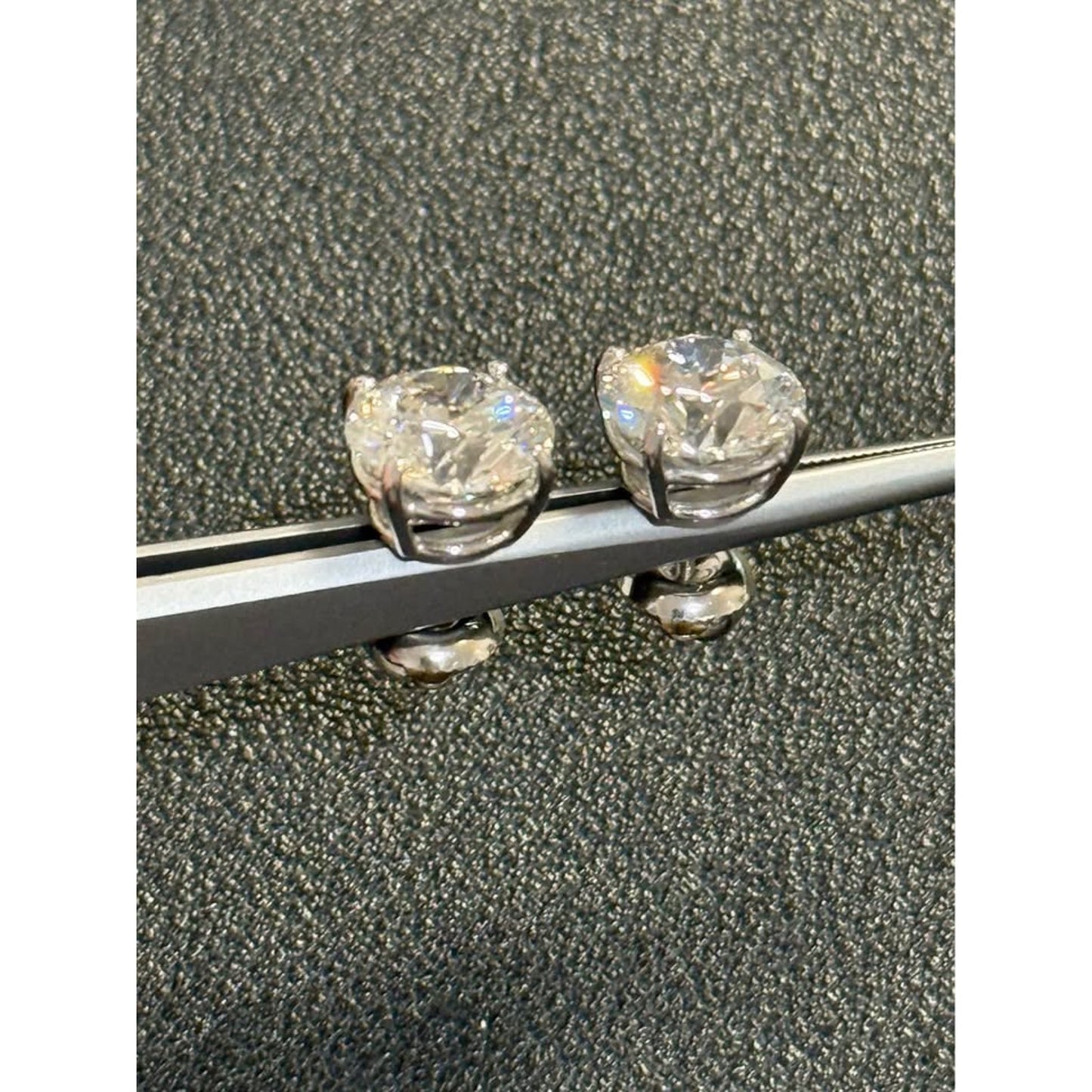 6.18 Total Weight Round Lab Grown Diamond Stud Earrings E Color VS1/VVS2 Clarity IGI Screw backs