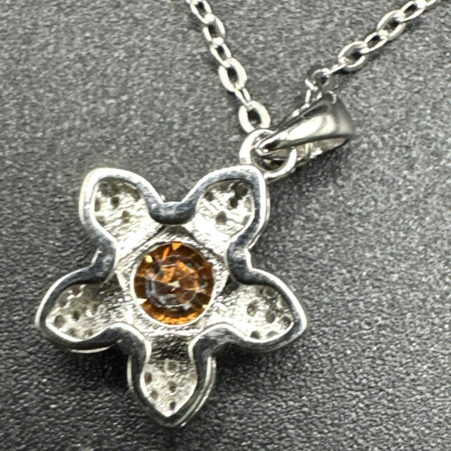 New Condition 18” Sterling Silver Red Moissanite Daisy Pendant Necklace GRA
